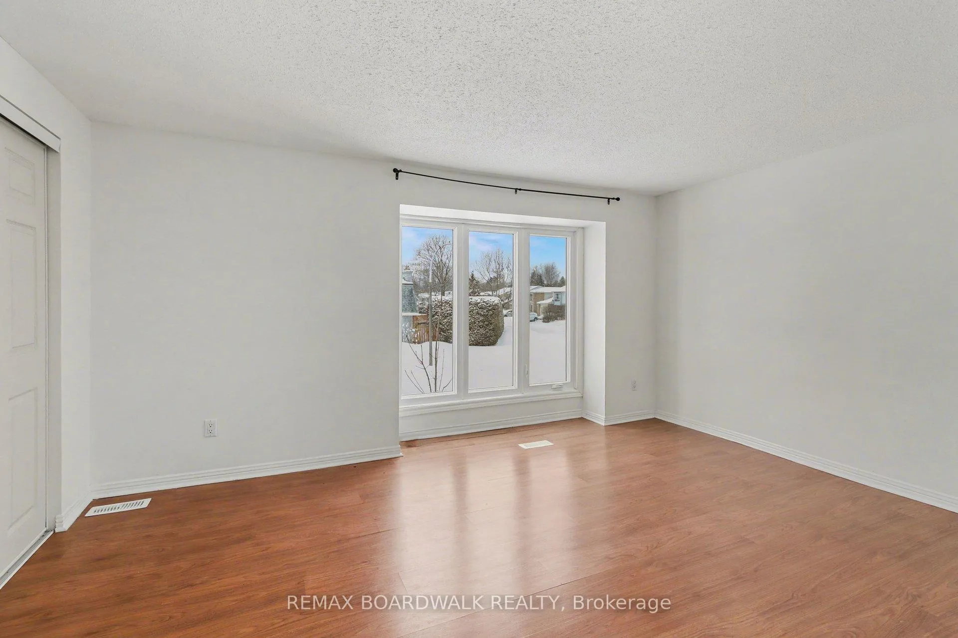 Photo 32 of 2508 Autumn Hill Crescent, Ottawa, Blackburn Hamlet (South) — HOMEH