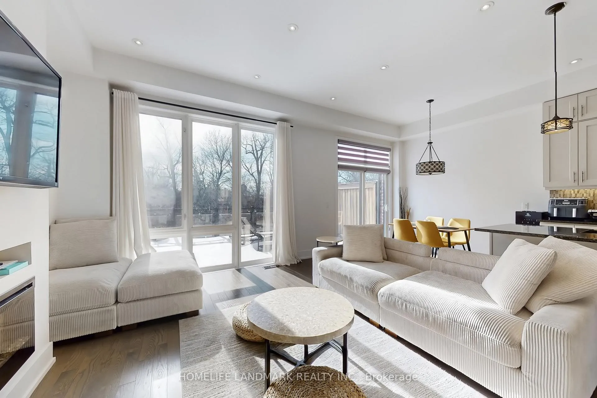 Photo 3 of 22 Crestridge Drive, Vaughan, Patterson — HOMEH