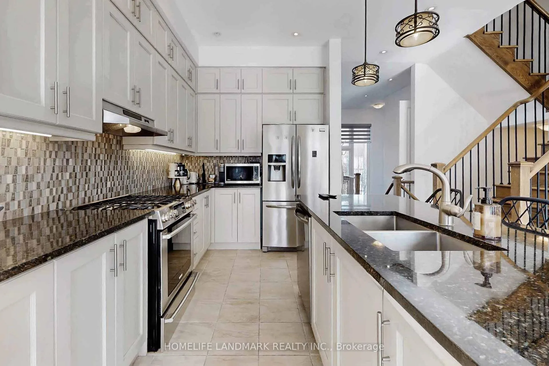Photo 6 of 22 Crestridge Drive, Vaughan, Patterson — HOMEH