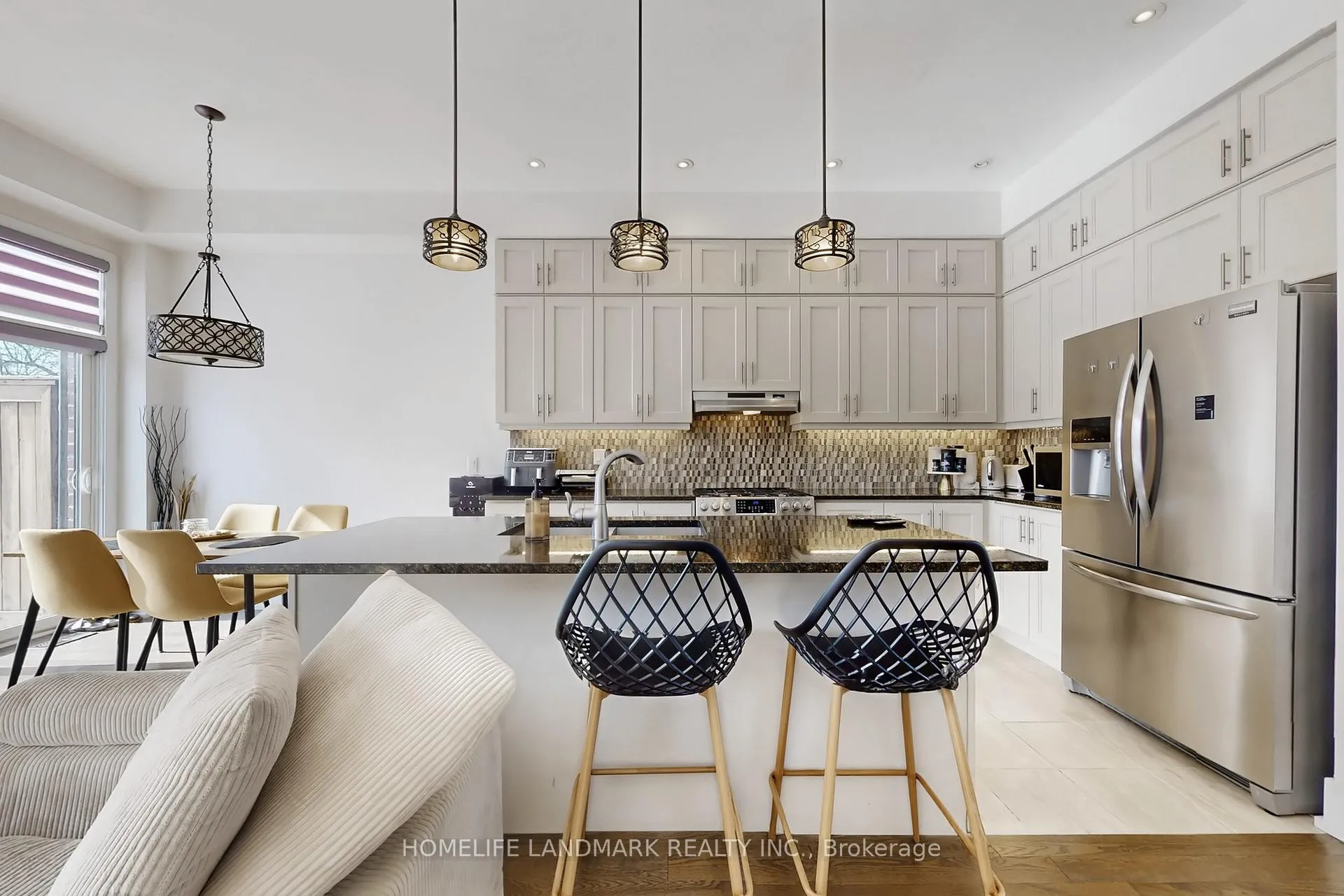 Photo 7 of 22 Crestridge Drive, Vaughan, Patterson — HOMEH