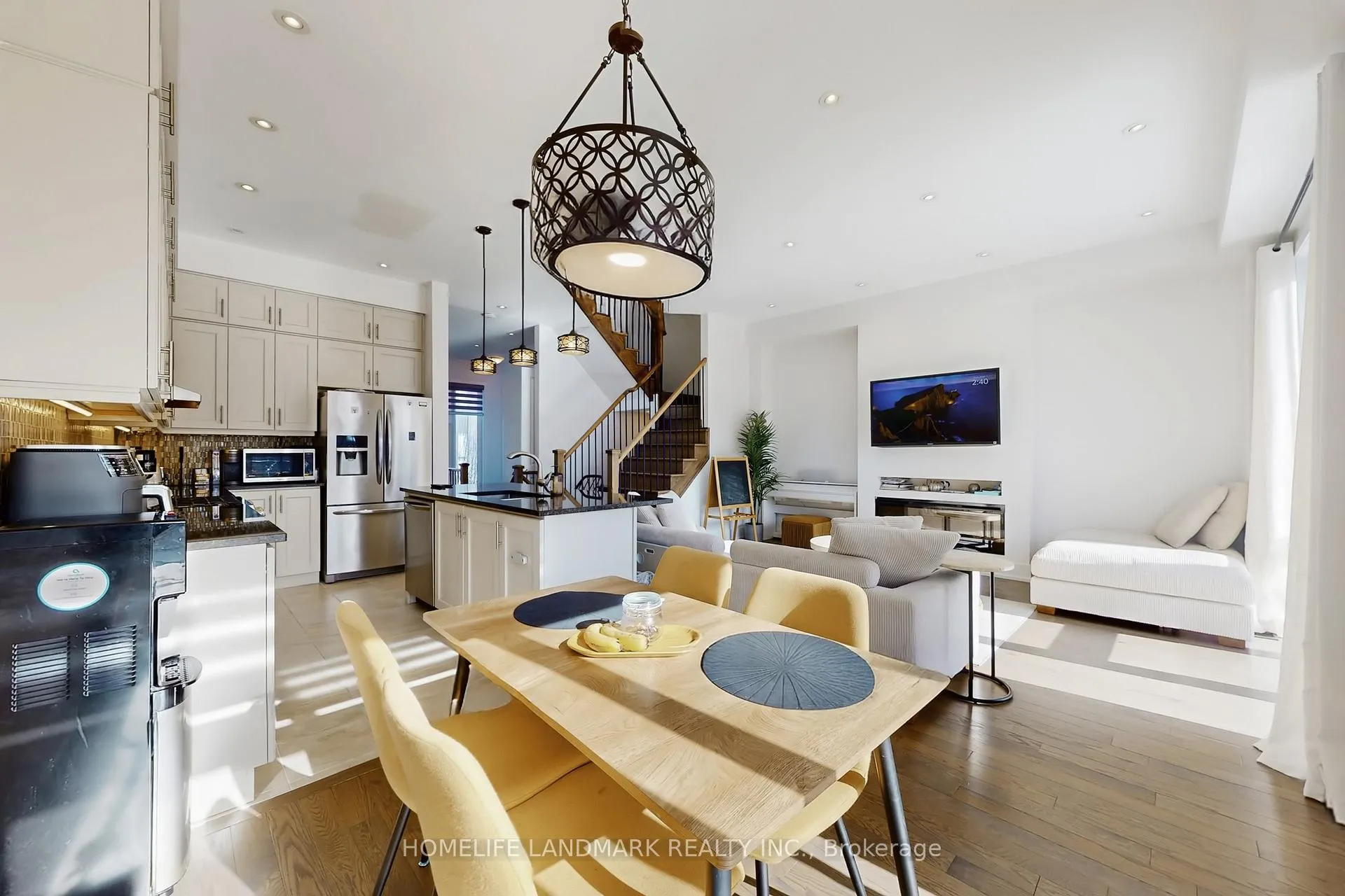 Photo 9 of 22 Crestridge Drive, Vaughan, Patterson — HOMEH