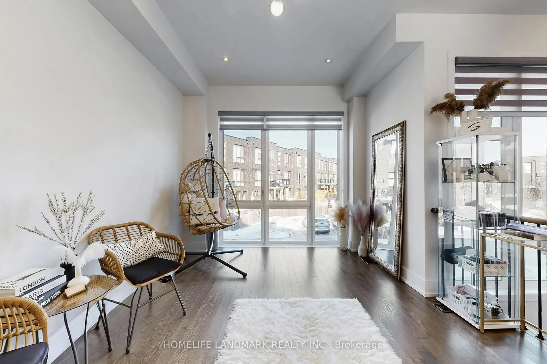 Photo 11 of 22 Crestridge Drive, Vaughan, Patterson — HOMEH