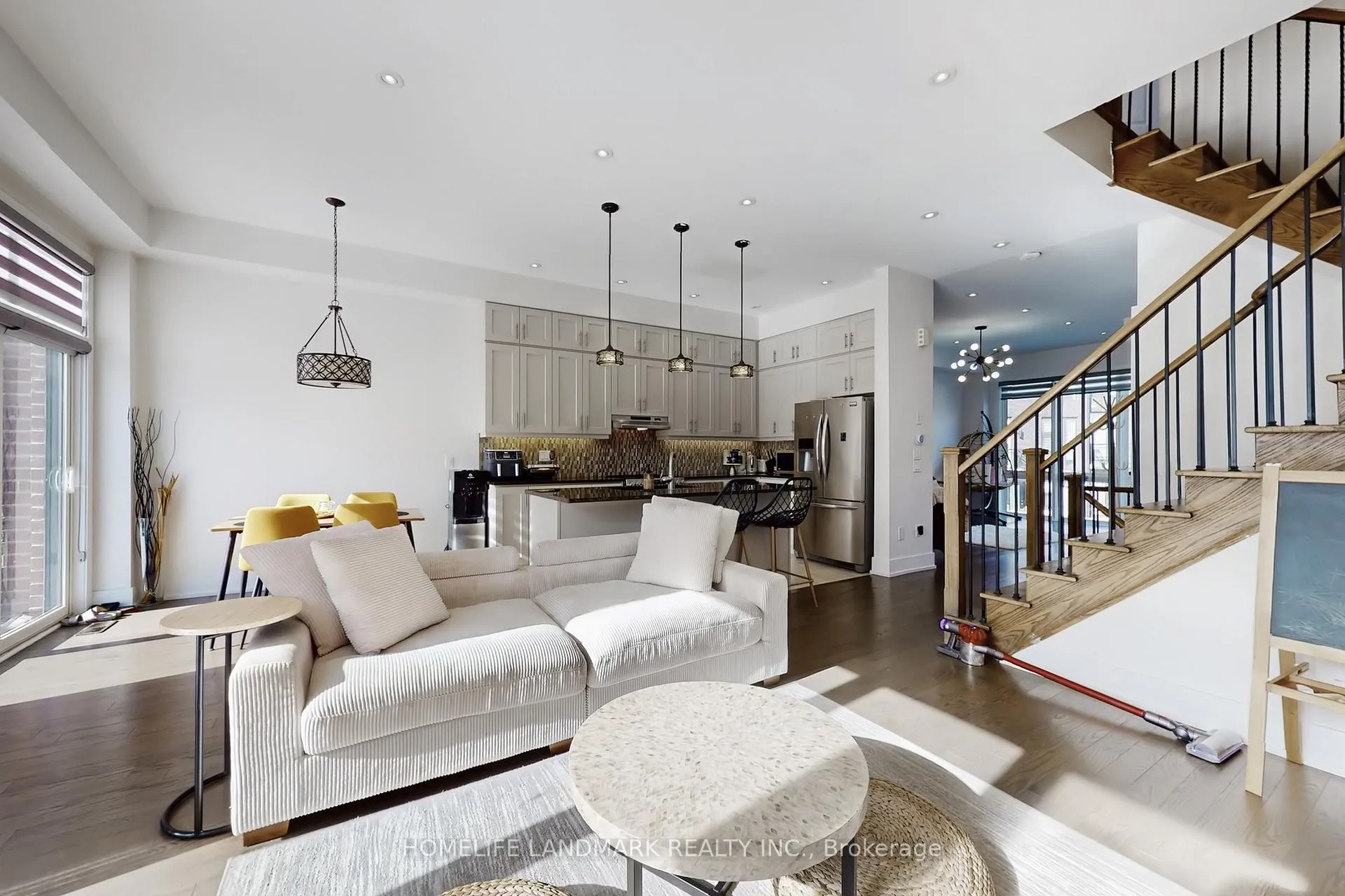 Photo 14 of 22 Crestridge Drive, Vaughan, Patterson — HOMEH