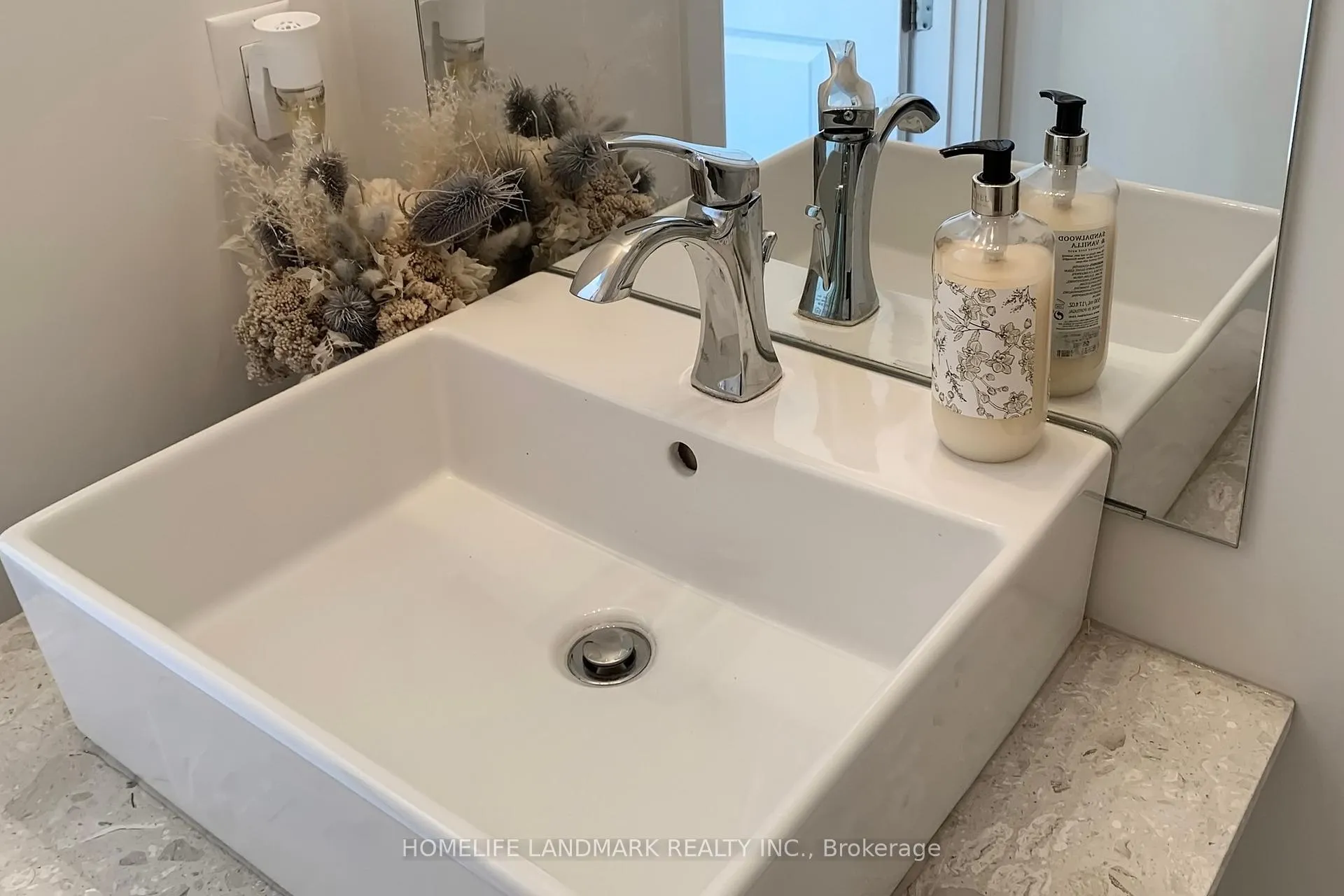 Photo 15 of 22 Crestridge Drive, Vaughan, Patterson — HOMEH