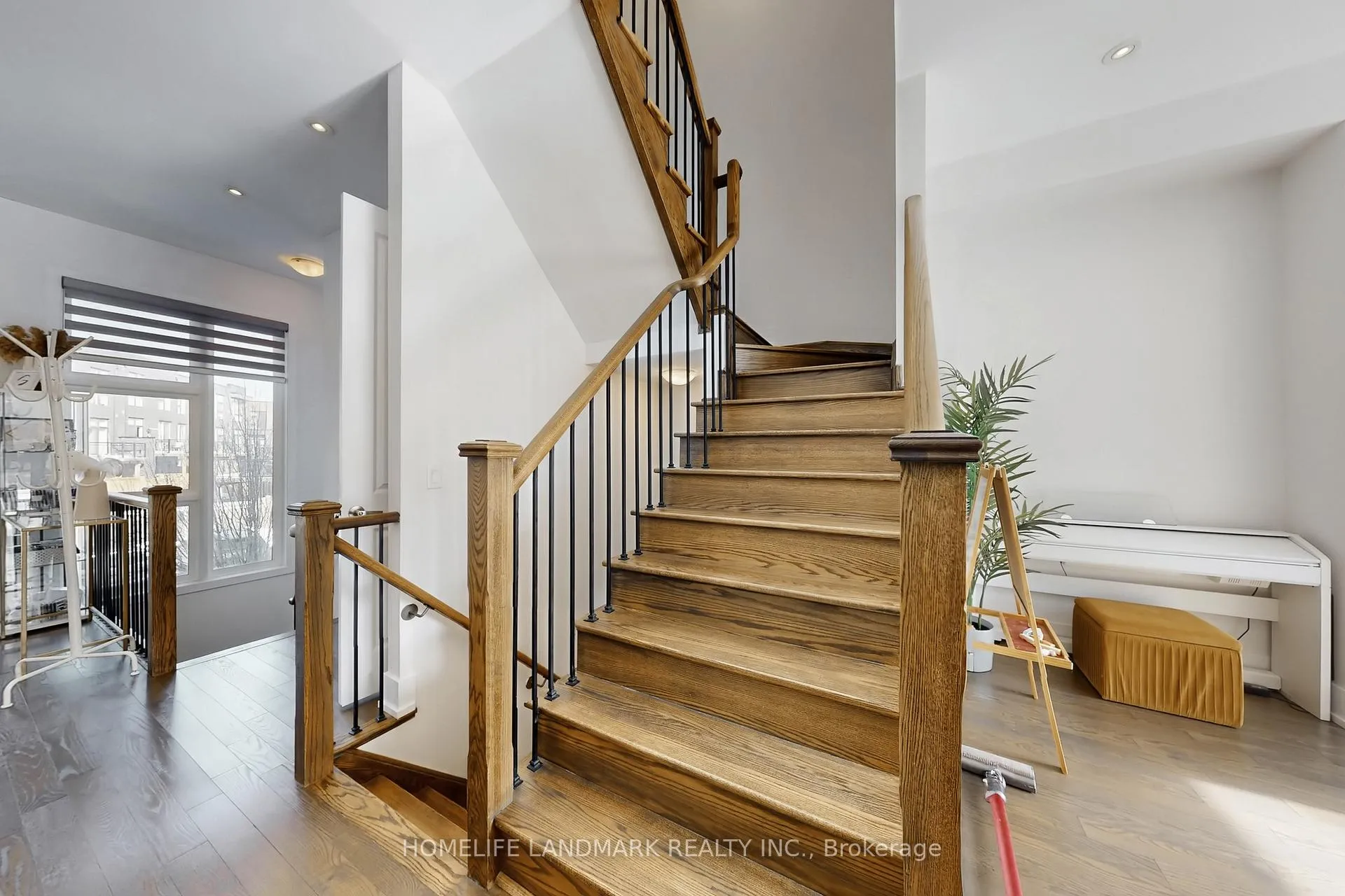 Photo 18 of 22 Crestridge Drive, Vaughan, Patterson — HOMEH