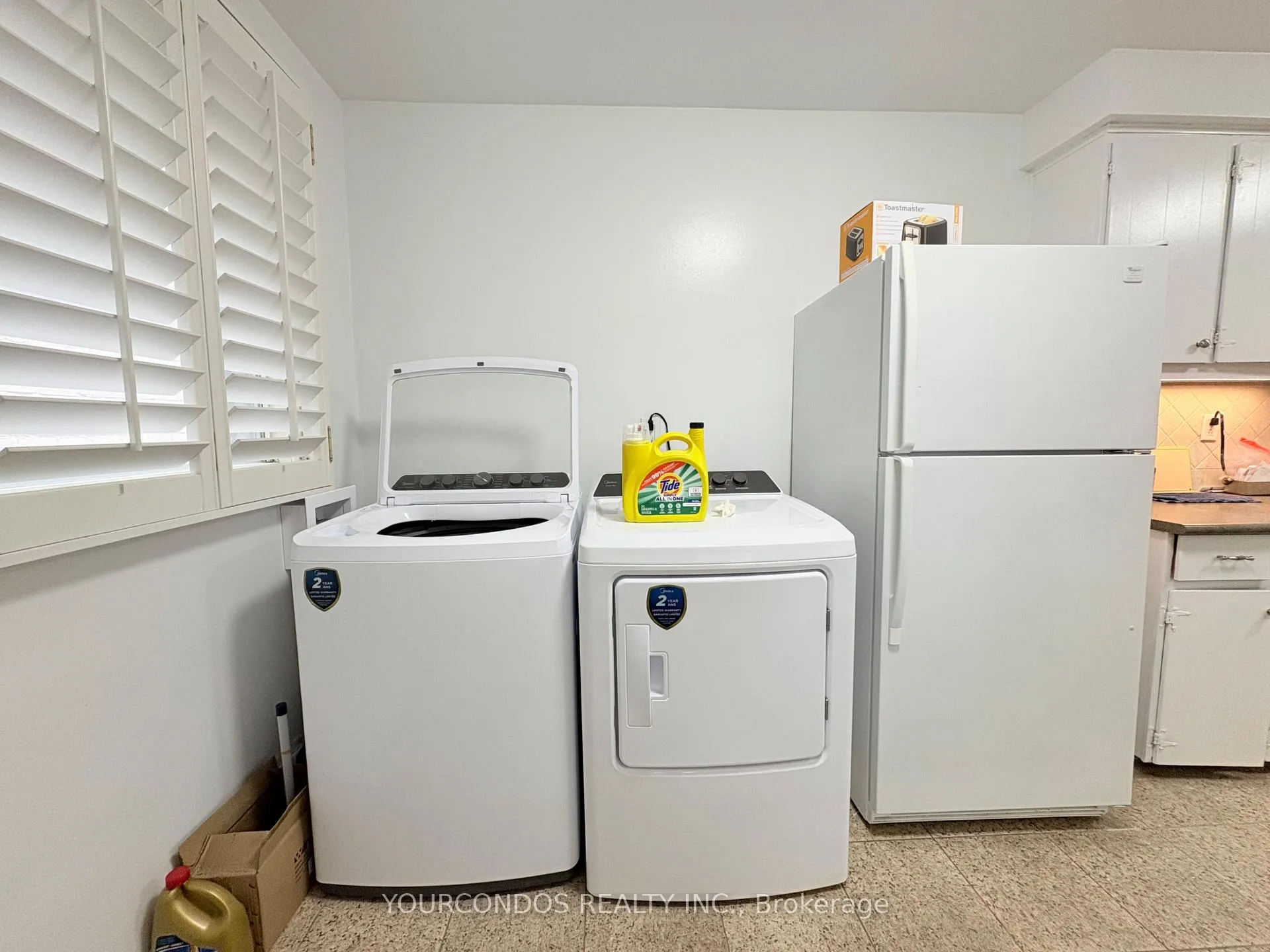 Photo 6 of Unit Upper B, 31 Markhaven Road, Markham, Unionville — HOMEH