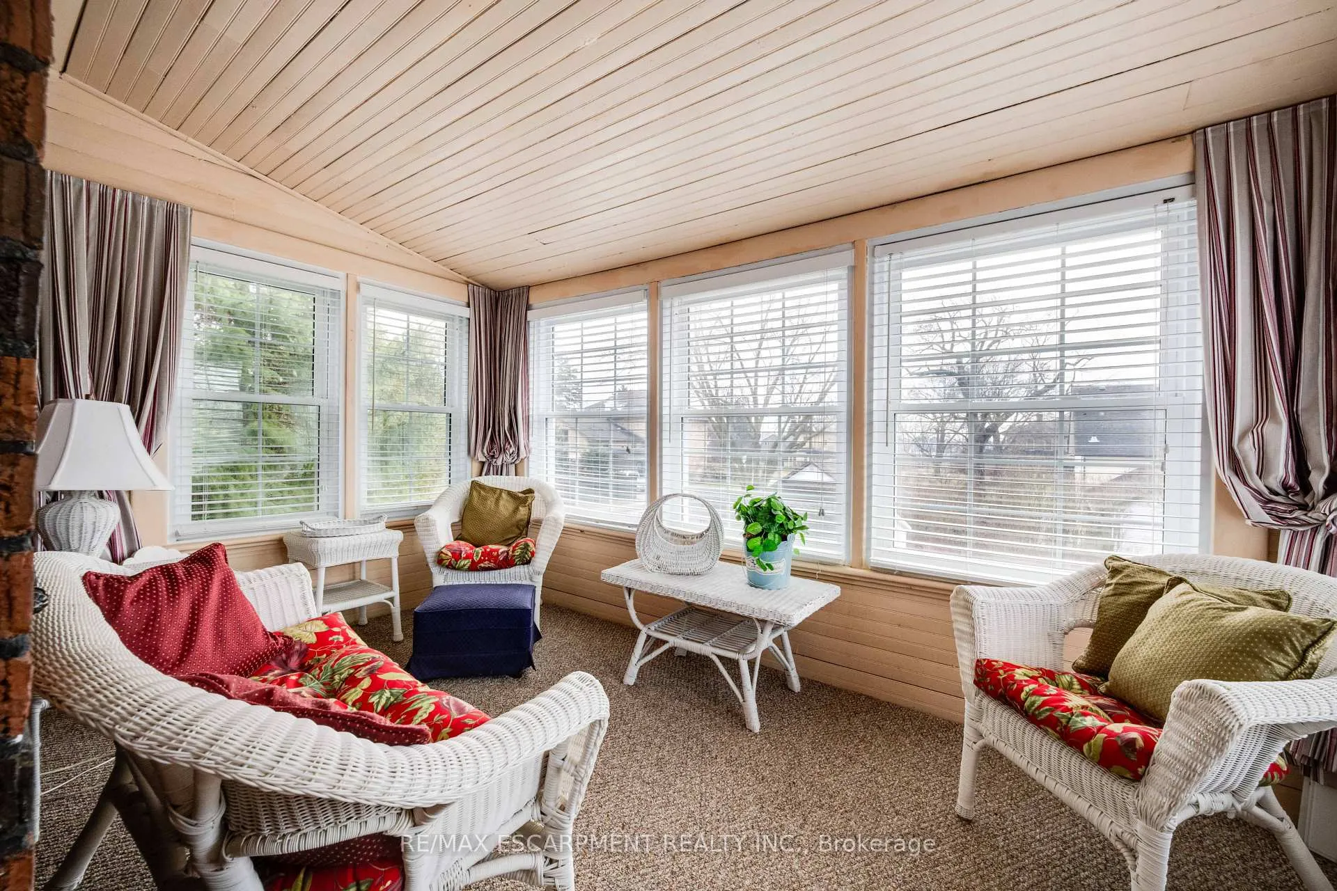 Photo 40 of 46 Jane Street, Brant, Paris — HOMEH