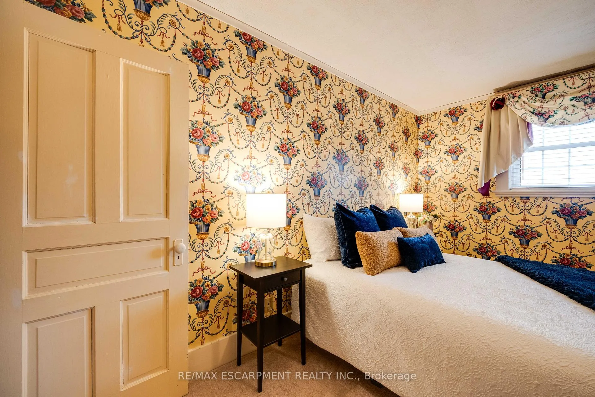 Photo 41 of 46 Jane Street, Brant, Paris — HOMEH