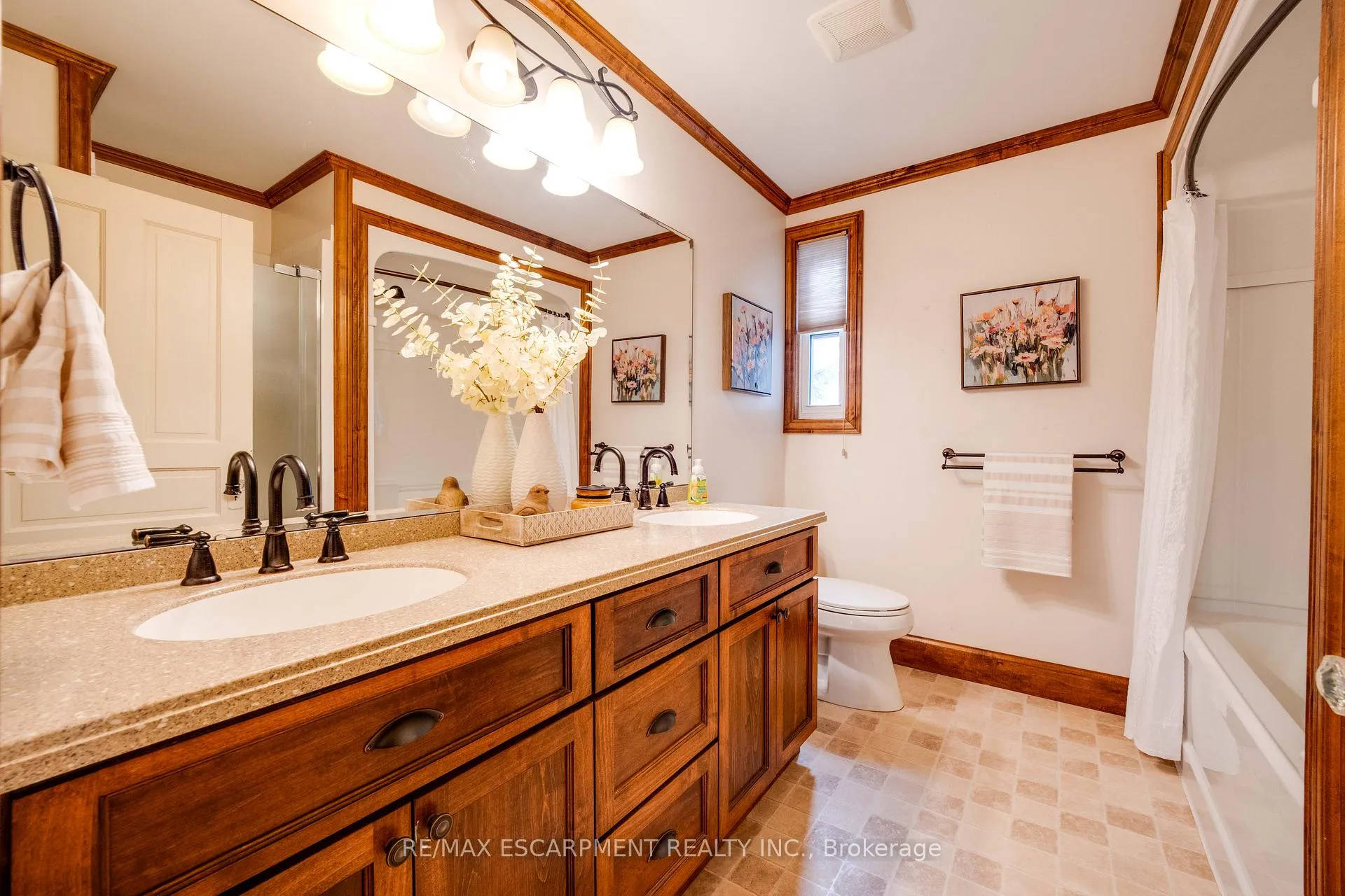 Photo 43 of 46 Jane Street, Brant, Paris — HOMEH