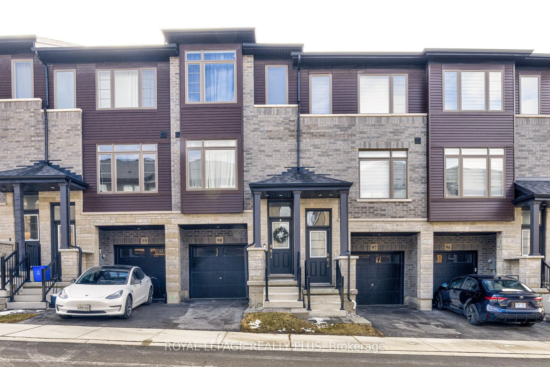 Photo 1 of Unit 98, 61 Soho Street, Hamilton, Stoney Creek Mountain — HOMEH