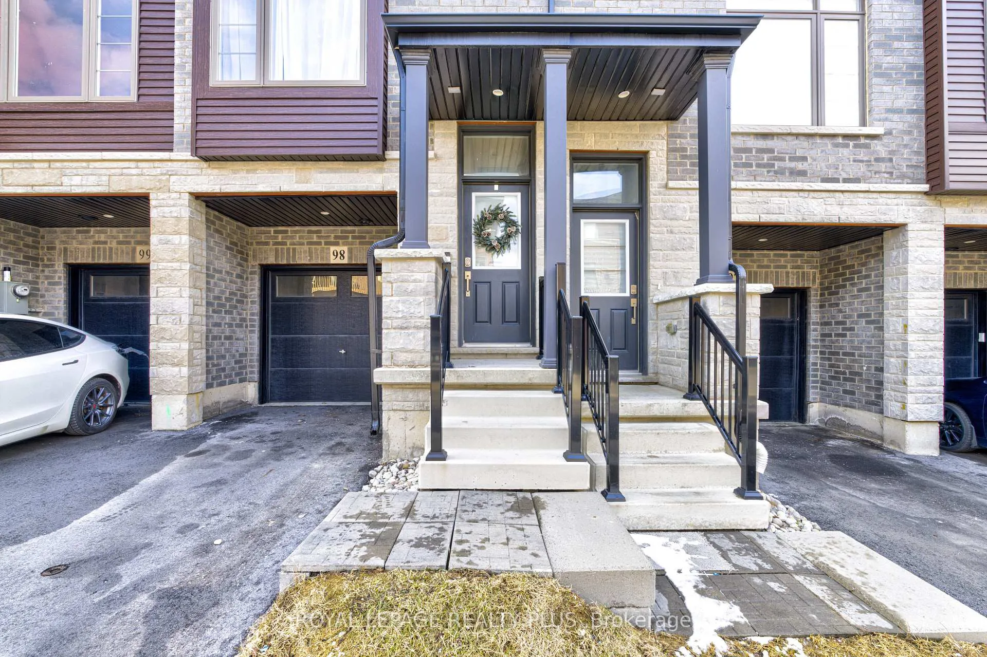 Photo 2 of Unit 98, 61 Soho Street, Hamilton, Stoney Creek Mountain — HOMEH