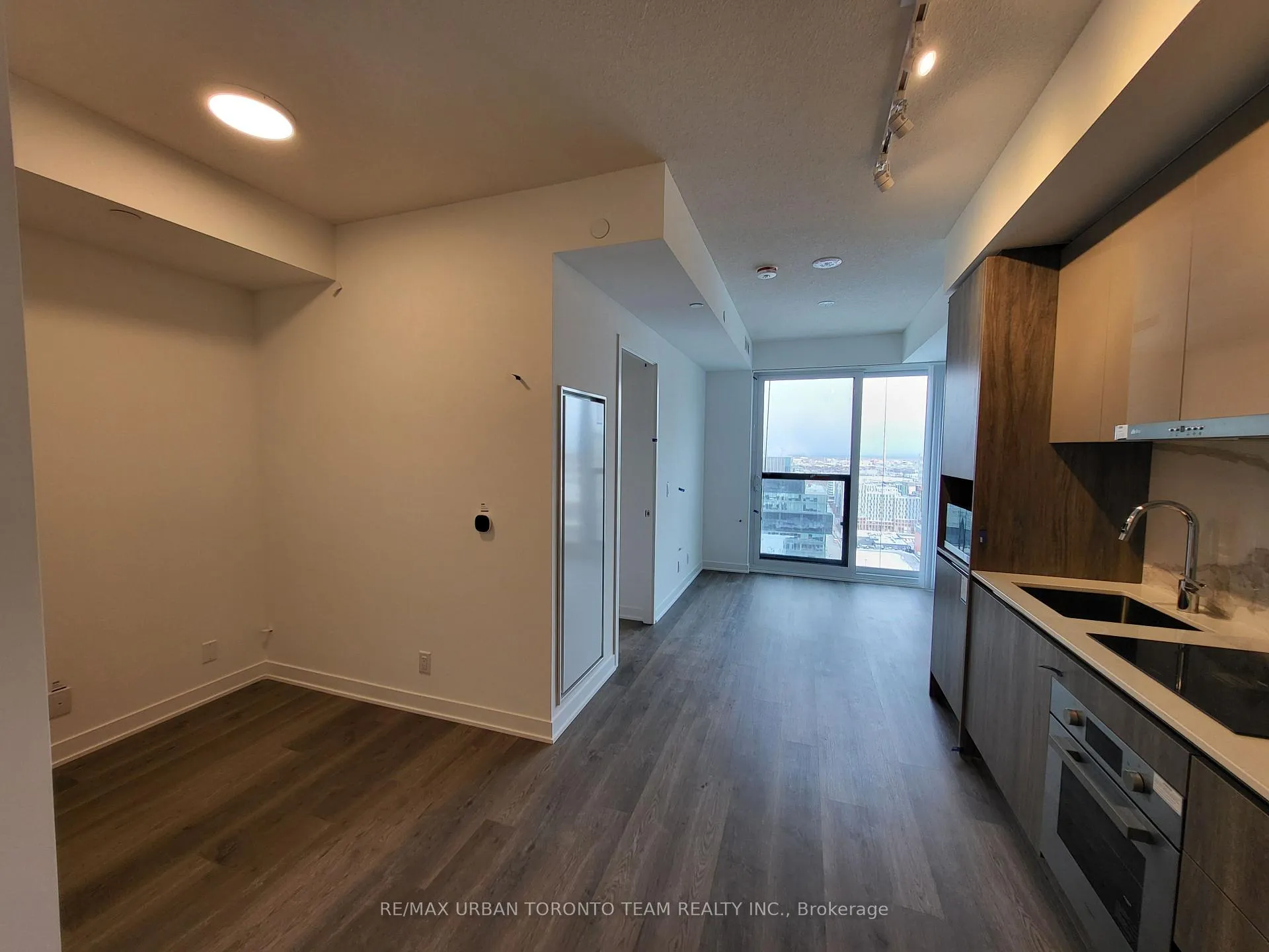 Photo 4 of Unit 3305, 180 Front Street E, Toronto, Moss Park — HOMEH