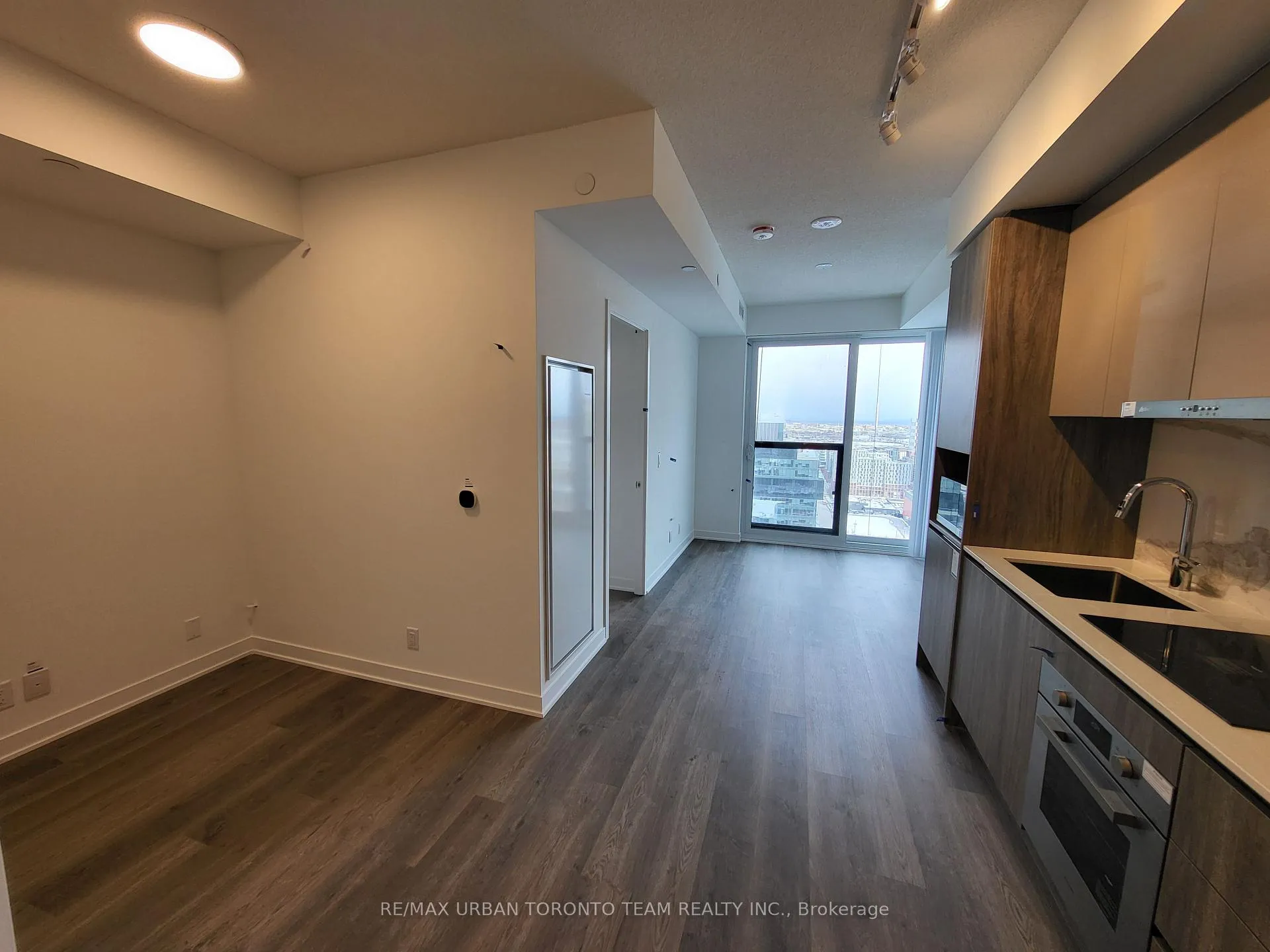 Photo 5 of Unit 3305, 180 Front Street E, Toronto, Moss Park — HOMEH