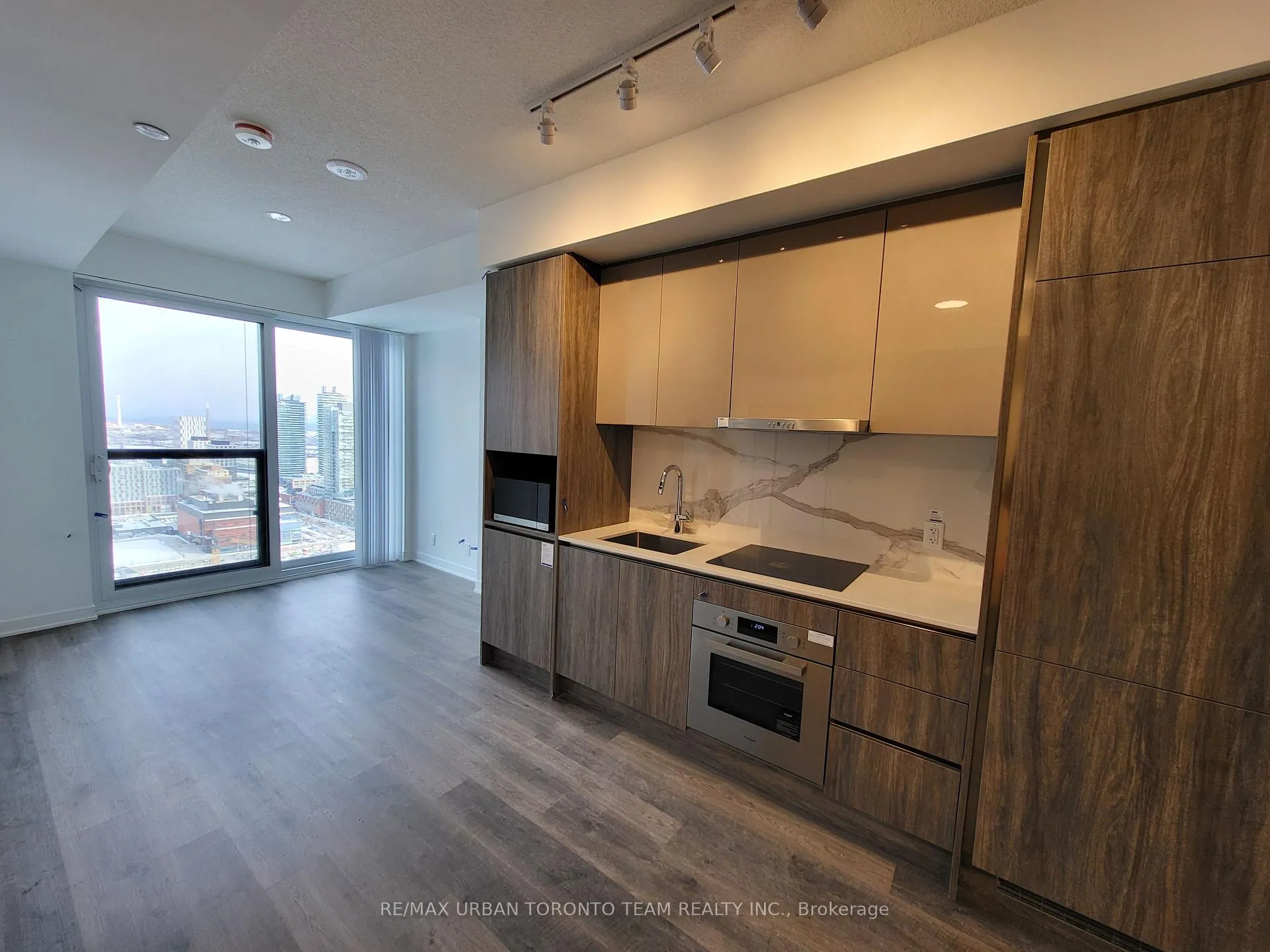 Photo 6 of Unit 3305, 180 Front Street E, Toronto, Moss Park — HOMEH