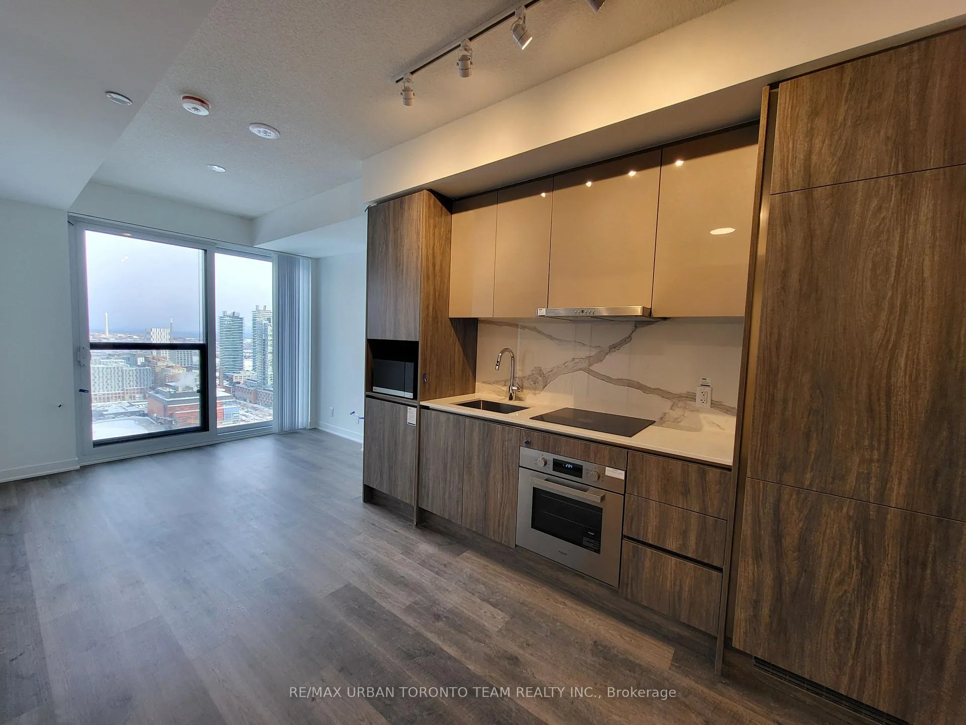 Photo 7 of Unit 3305, 180 Front Street E, Toronto, Moss Park — HOMEH