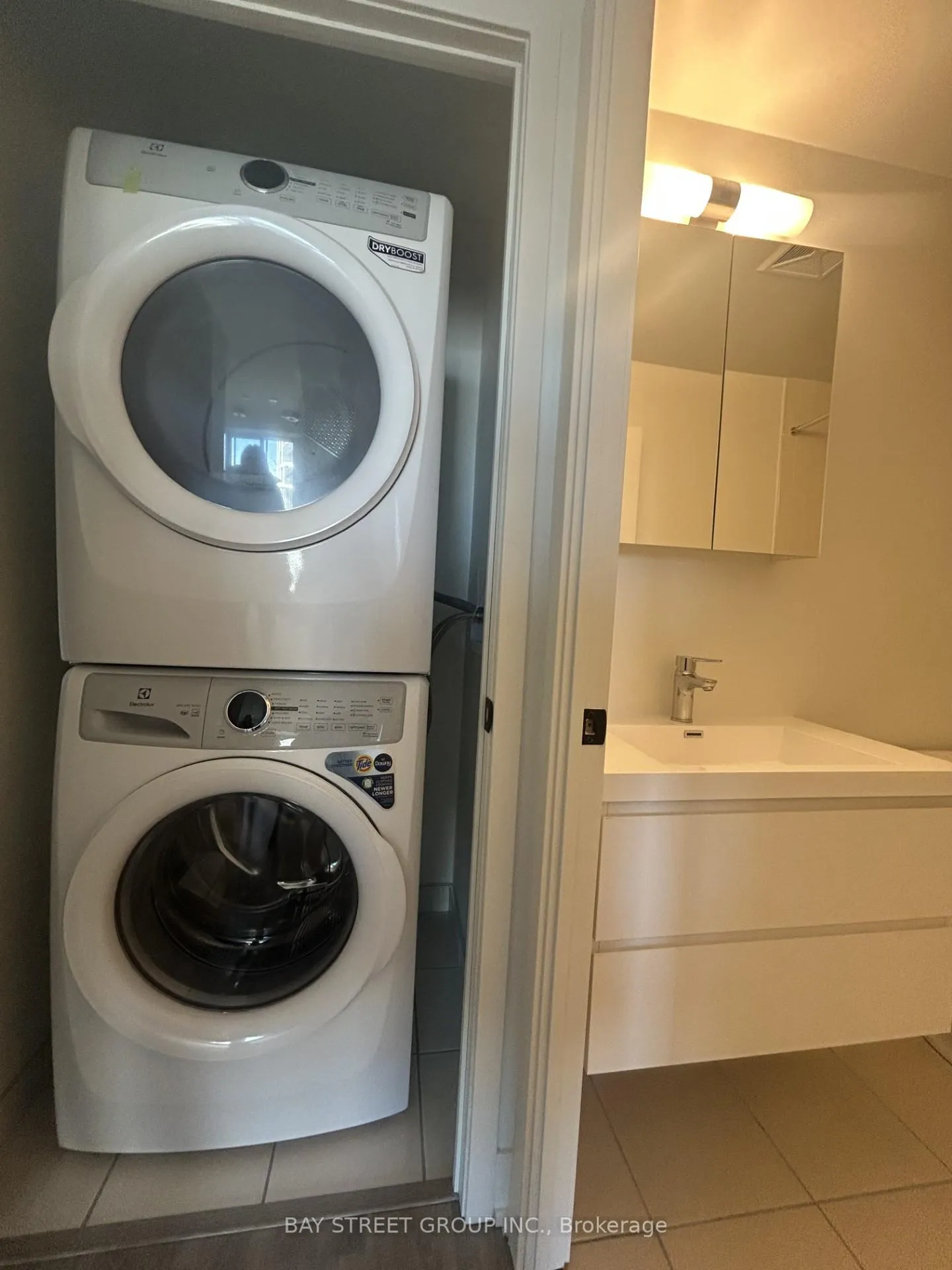 Photo 9 of Unit 2403, 38 Andre De Grasse Street N, Markham, Unionville — HOMEH