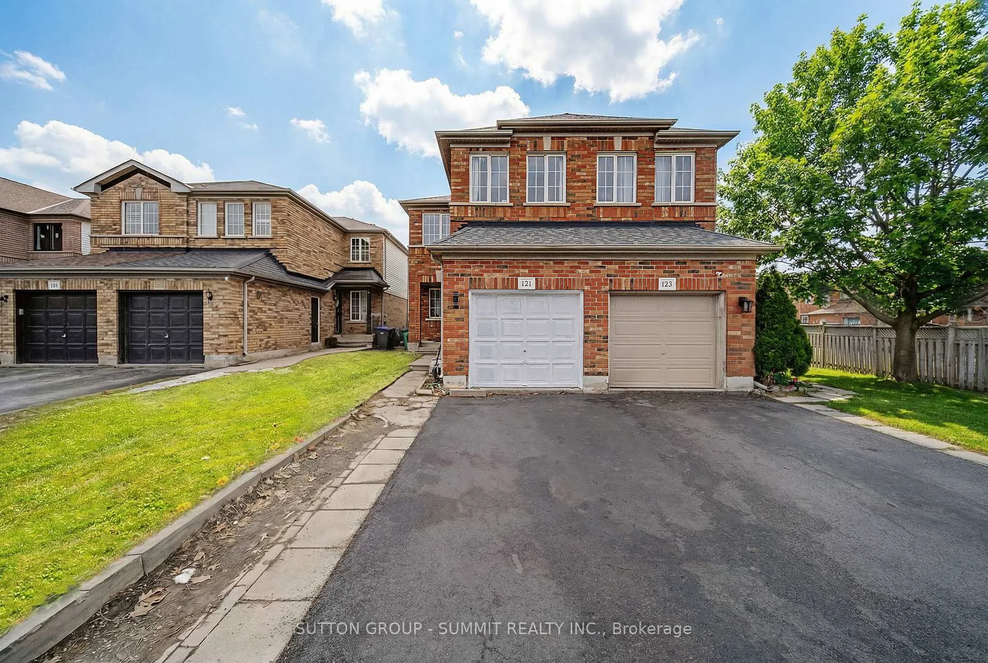 Photo 3 of 121 Willow Park Drive, Brampton, Sandringham-Wellington — HOMEH