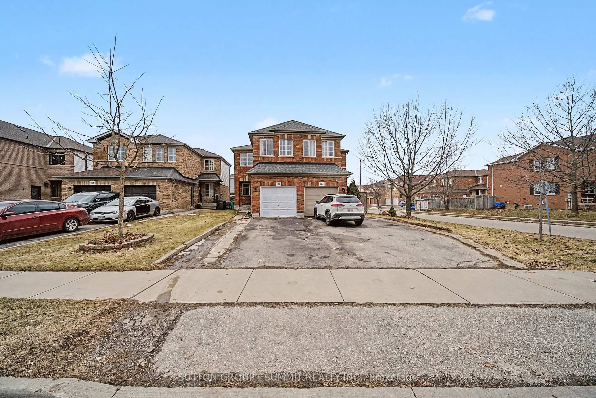 Photo 5 of 121 Willow Park Drive, Brampton, Sandringham-Wellington — HOMEH