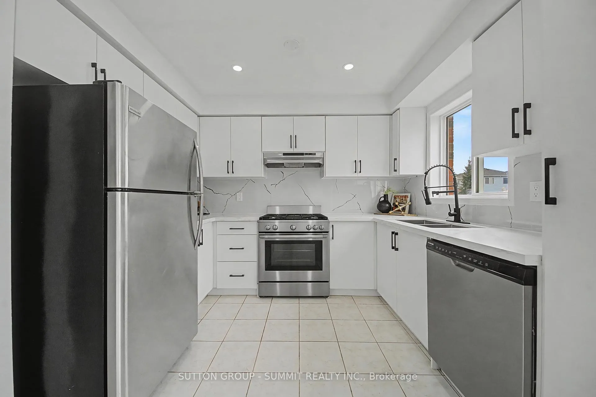 Photo 17 of 121 Willow Park Drive, Brampton, Sandringham-Wellington — HOMEH