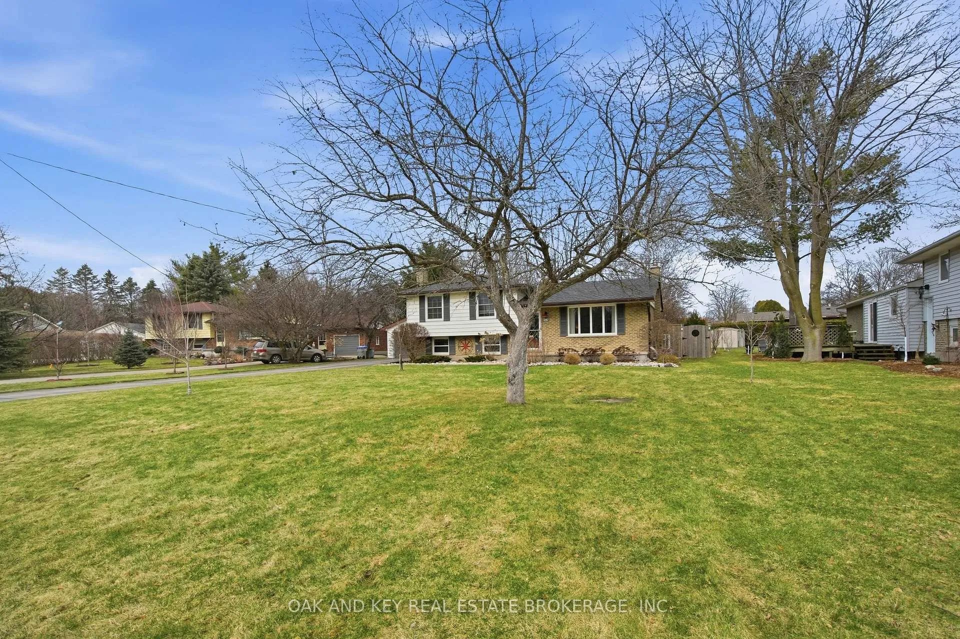 Photo 2 of 207 Simcoe Court, Middlesex Centre, Komoka — HOMEH