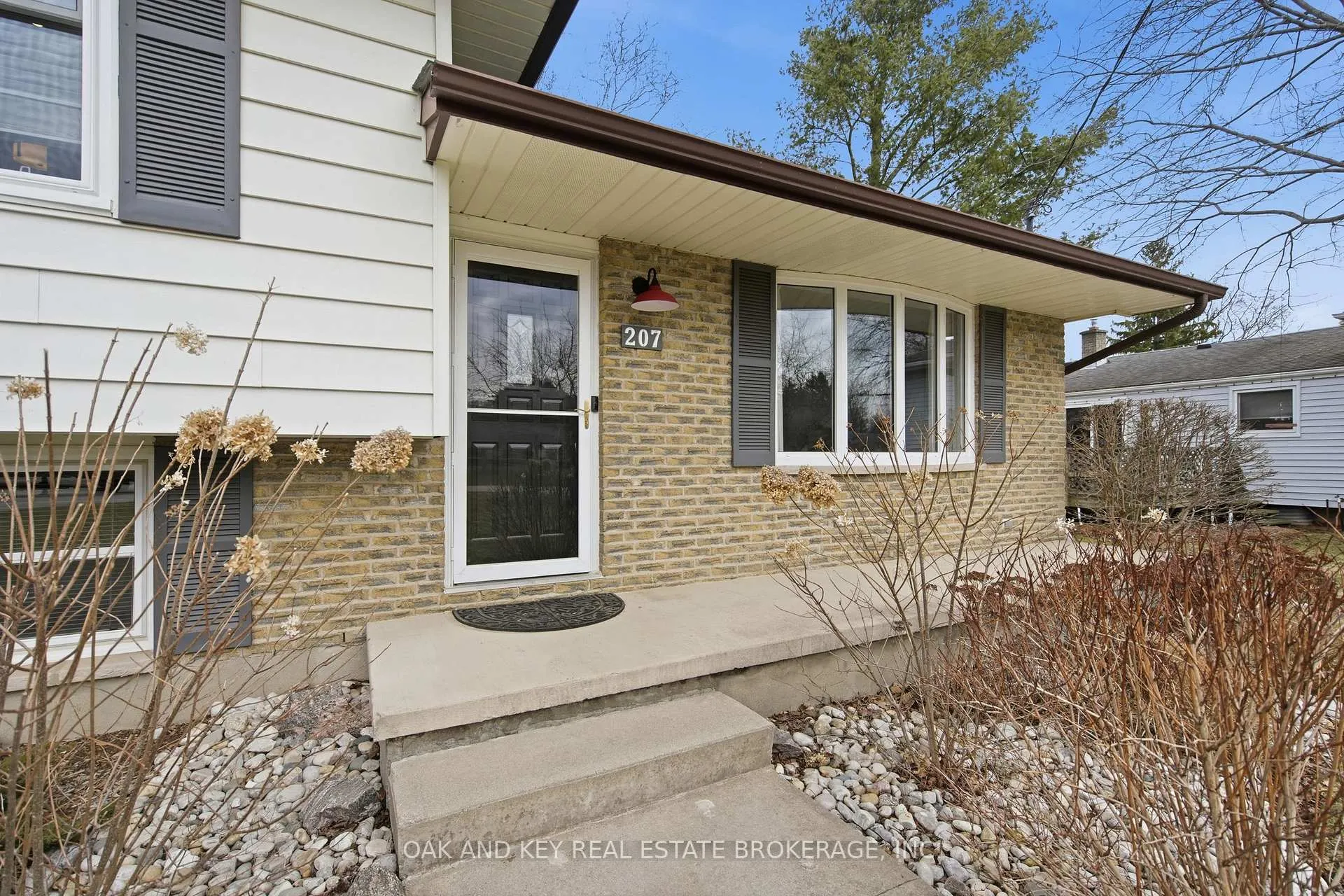 Photo 4 of 207 Simcoe Court, Middlesex Centre, Komoka — HOMEH