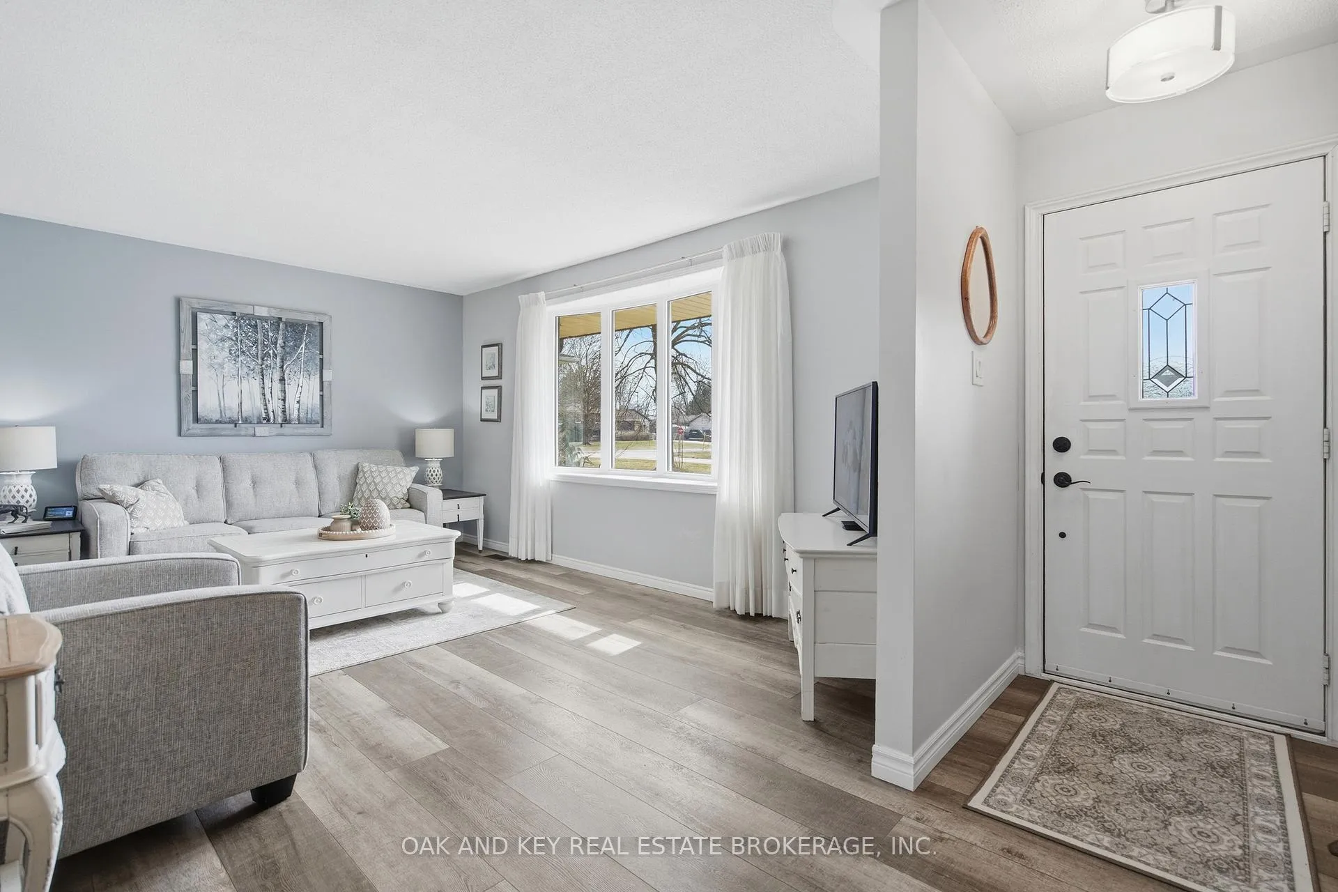 Photo 6 of 207 Simcoe Court, Middlesex Centre, Komoka — HOMEH
