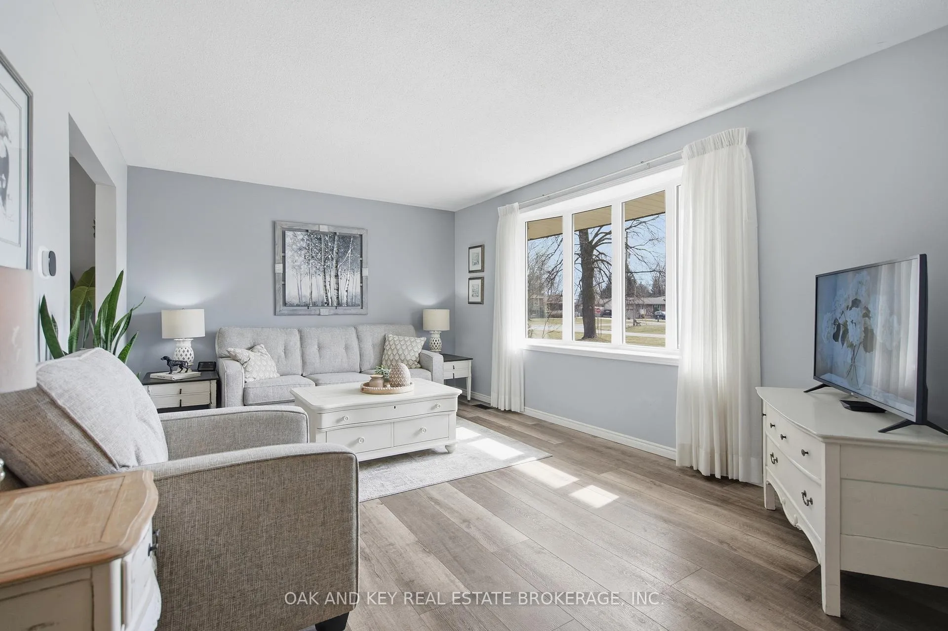 Photo 7 of 207 Simcoe Court, Middlesex Centre, Komoka — HOMEH