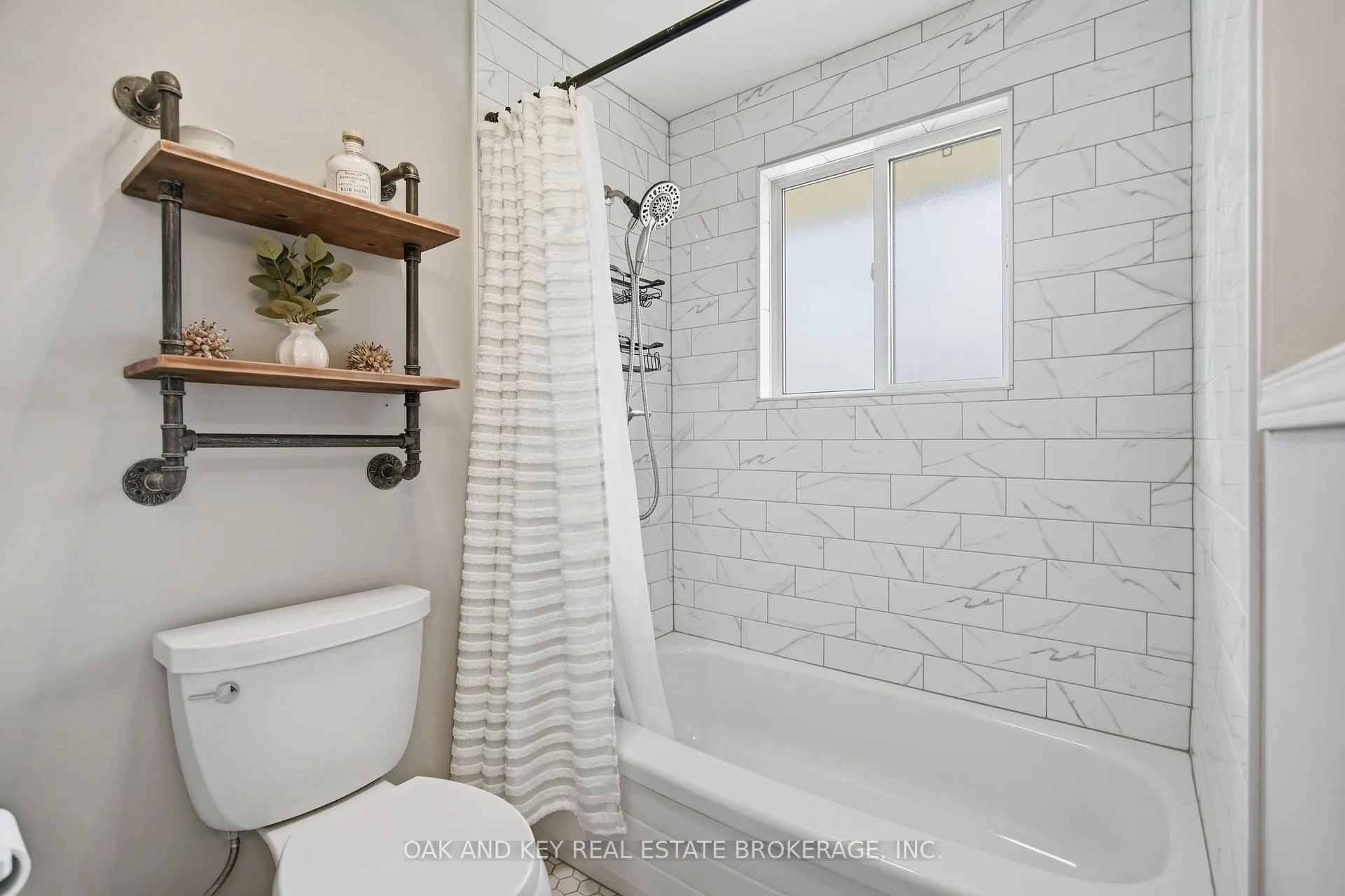Photo 19 of 207 Simcoe Court, Middlesex Centre, Komoka — HOMEH