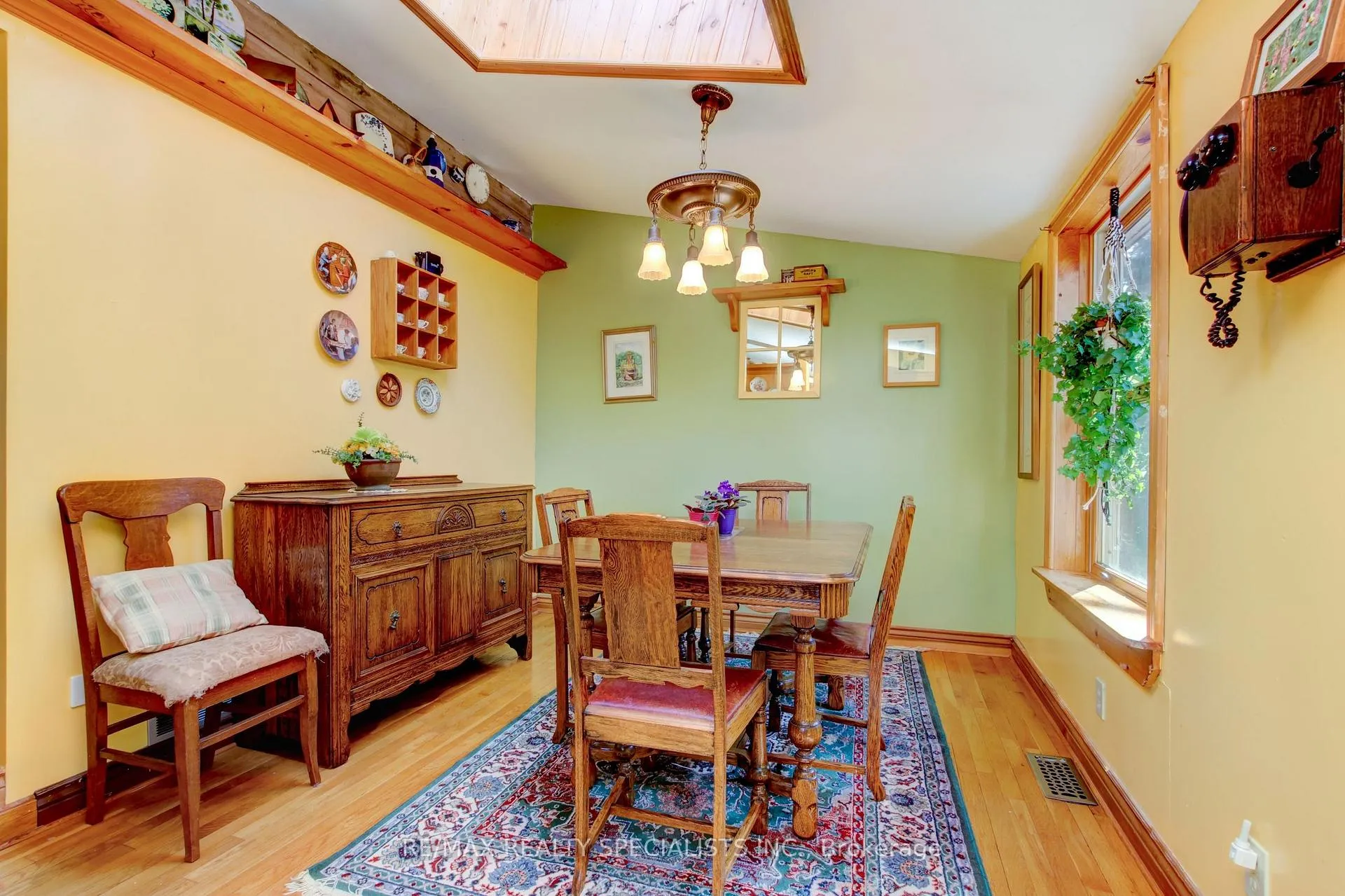 Photo 6 of 1184 Bellview Cres, Burlington, Brant — HOMEH