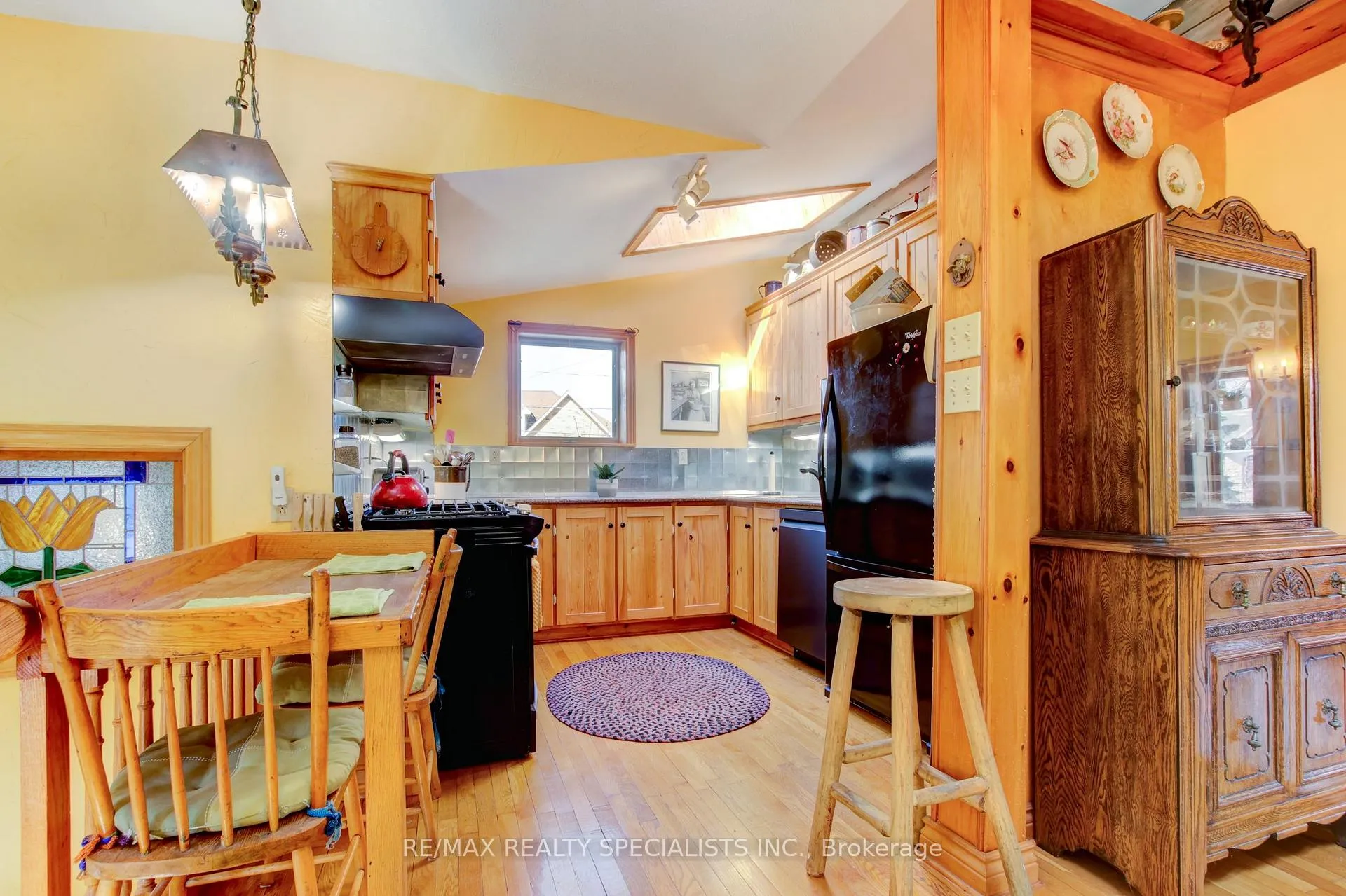 Photo 8 of 1184 Bellview Cres, Burlington, Brant — HOMEH