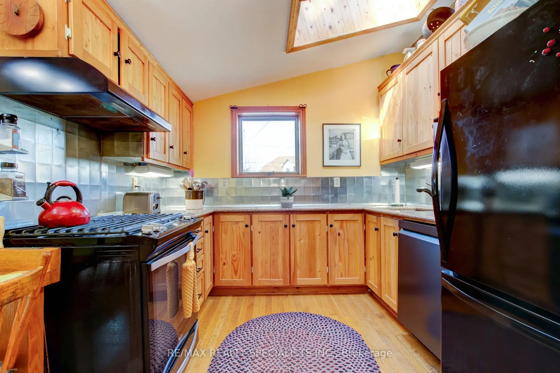 Photo 9 of 1184 Bellview Cres, Burlington, Brant — HOMEH