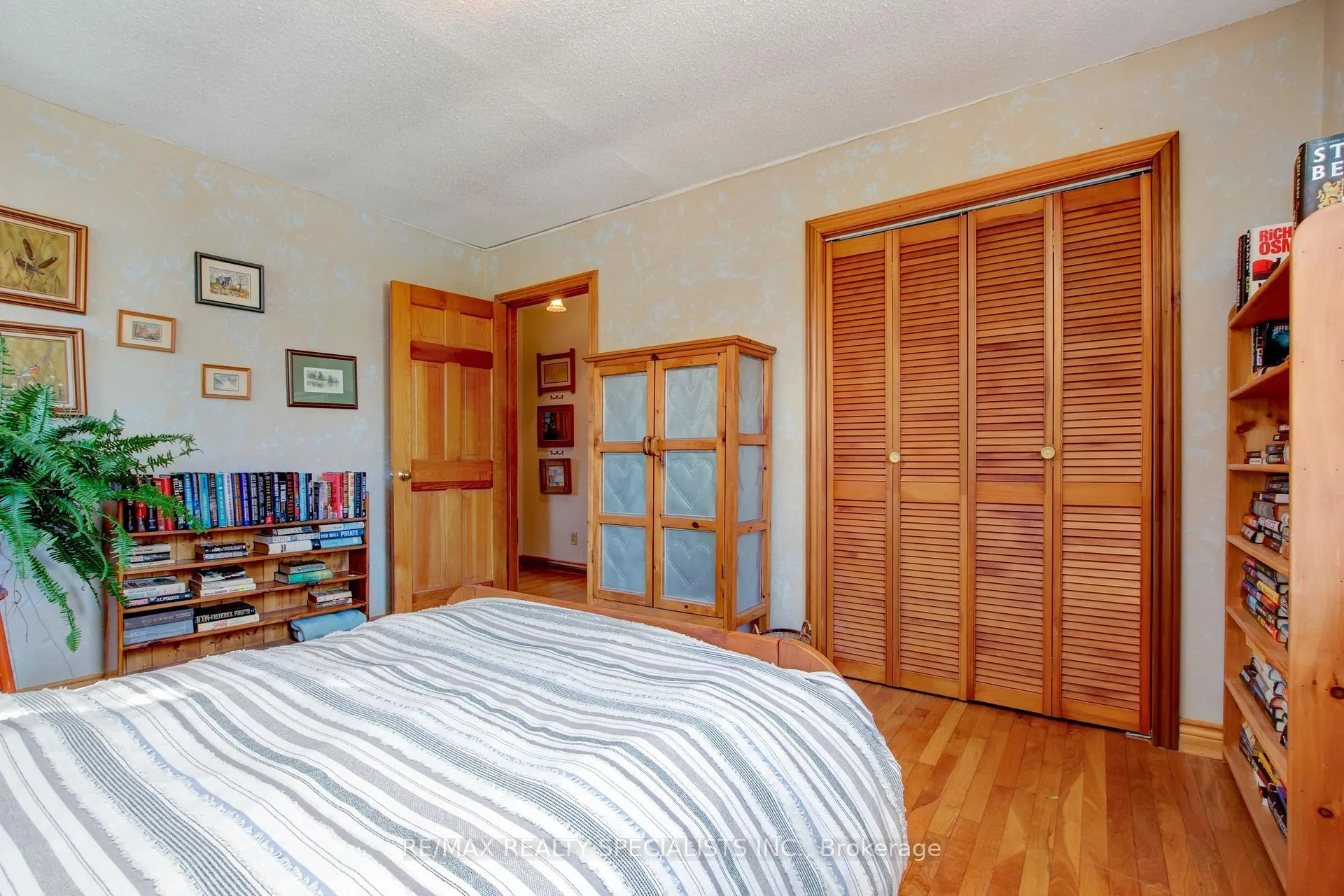Photo 15 of 1184 Bellview Cres, Burlington, Brant — HOMEH