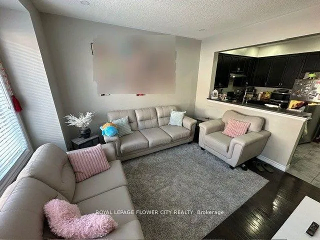 Photo 2 of 38 Walbrook Road, Brampton, Credit Valley — HOMEH