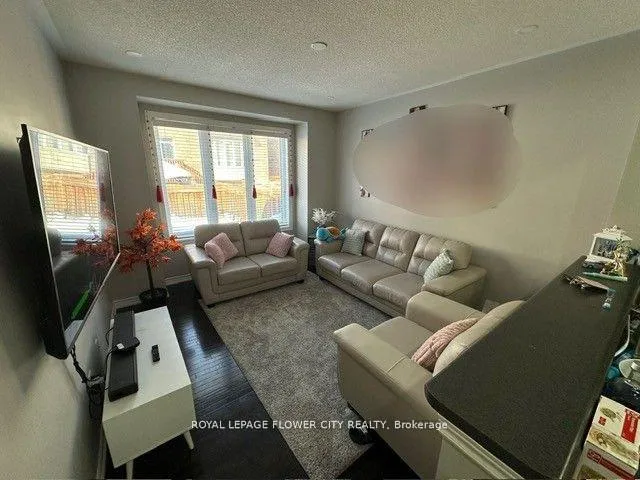 Photo 3 of 38 Walbrook Road, Brampton, Credit Valley — HOMEH