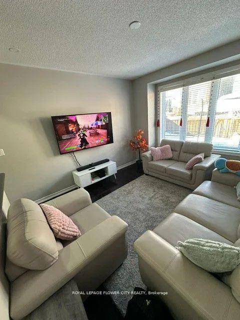 Photo 4 of 38 Walbrook Road, Brampton, Credit Valley — HOMEH