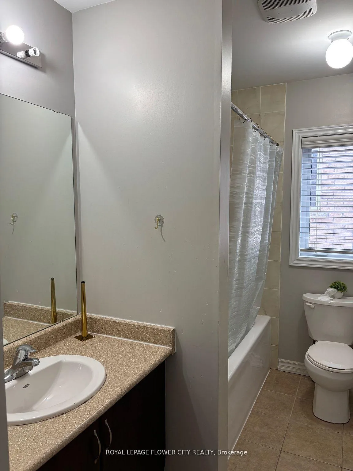 Photo 13 of 38 Walbrook Road, Brampton, Credit Valley — HOMEH