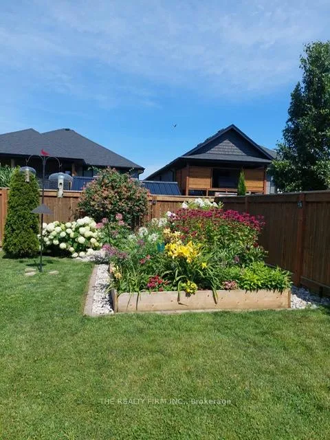 Photo 44 of 84 Collins Way, Strathroy-Caradoc, SE — HOMEH