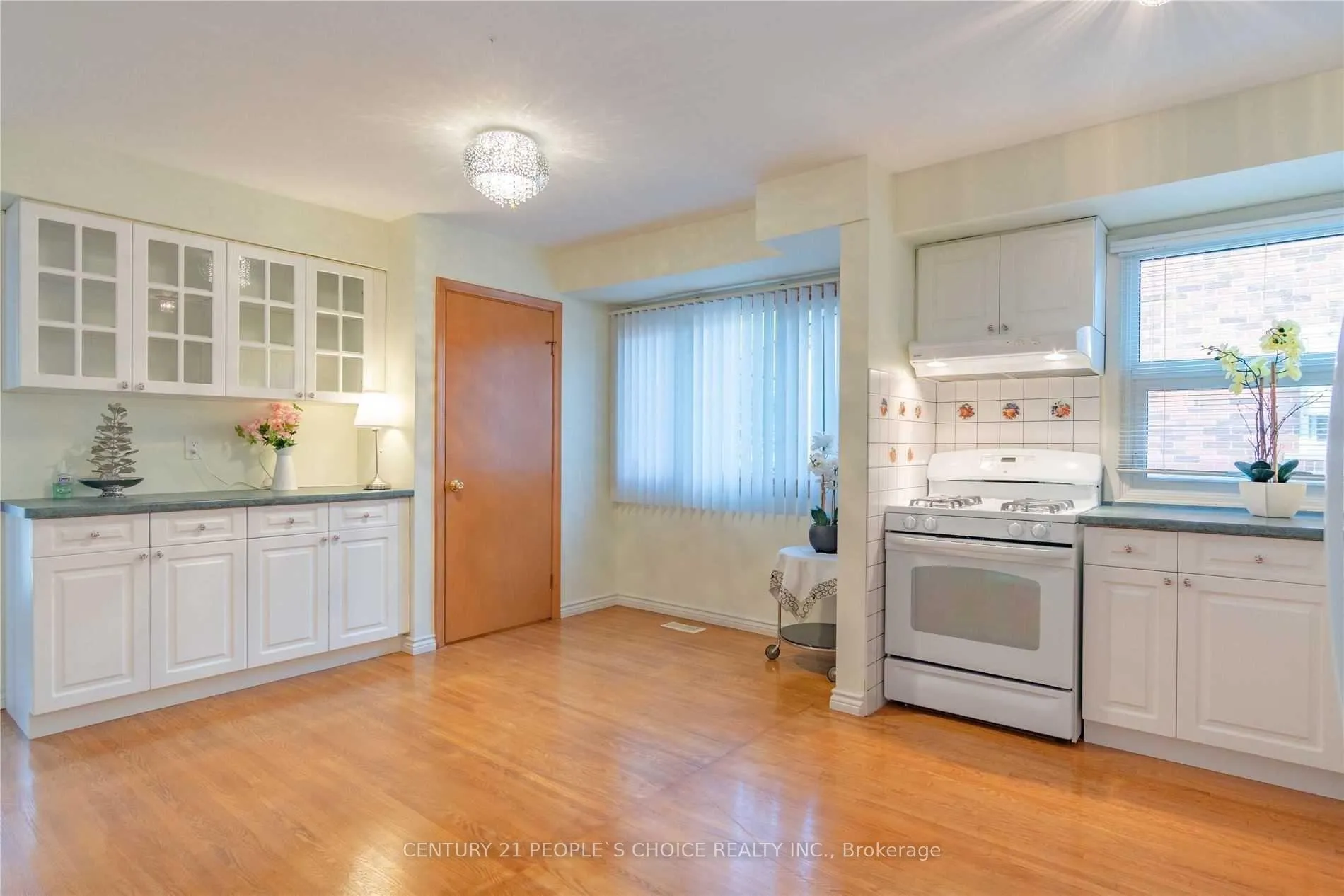 Photo 4 of 25 Darlington Drive, Hamilton, Gilbert — HOMEH