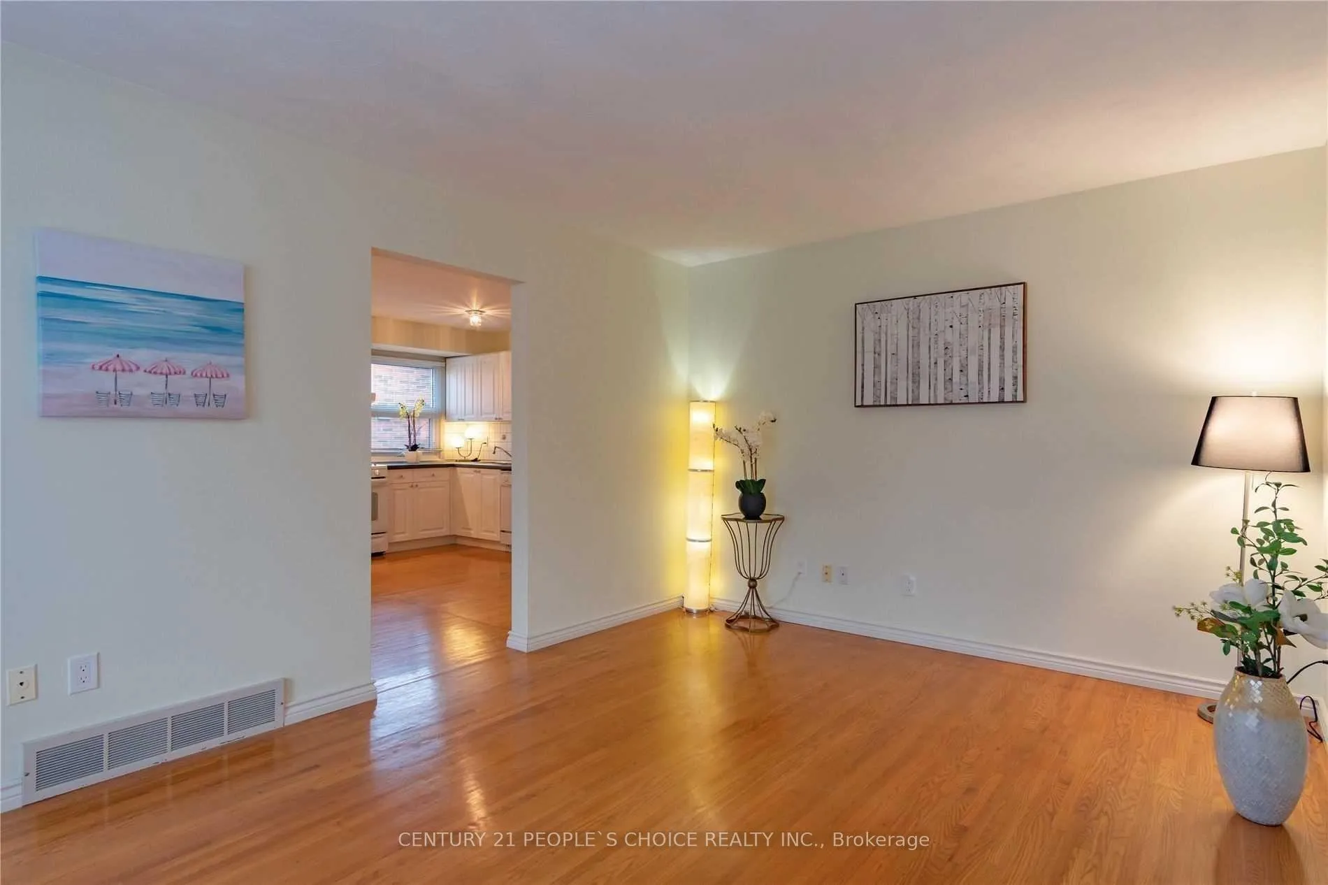 Photo 5 of 25 Darlington Drive, Hamilton, Gilbert — HOMEH