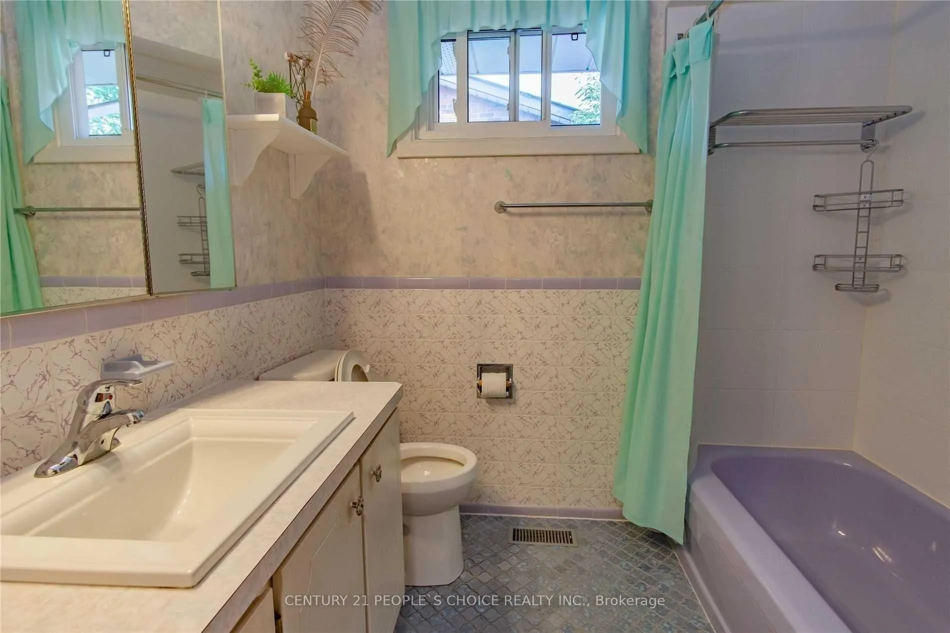 Photo 9 of 25 Darlington Drive, Hamilton, Gilbert — HOMEH