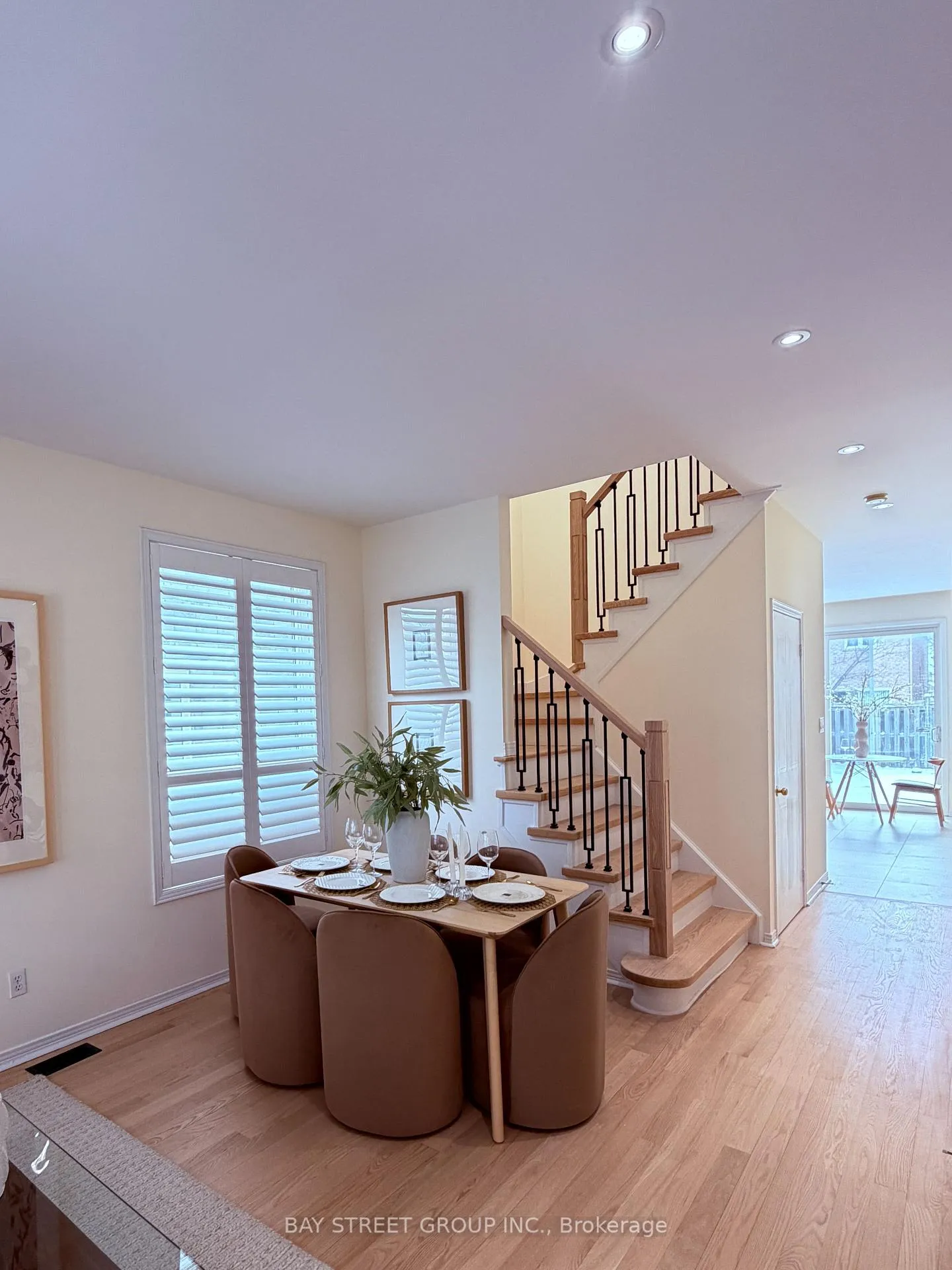 Photo 3 of 26 Campden Place, Markham, Berczy — HOMEH