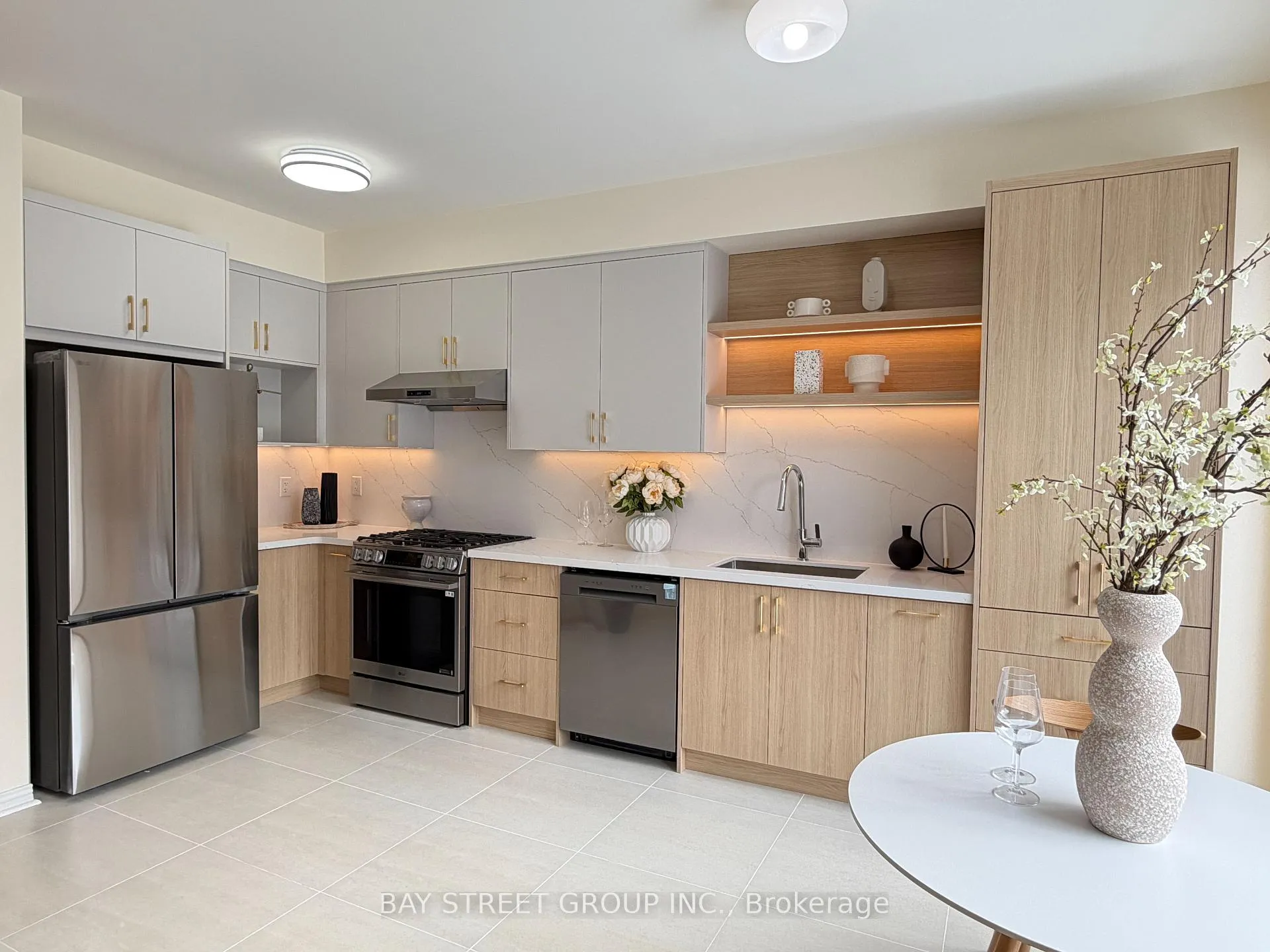 Photo 4 of 26 Campden Place, Markham, Berczy — HOMEH