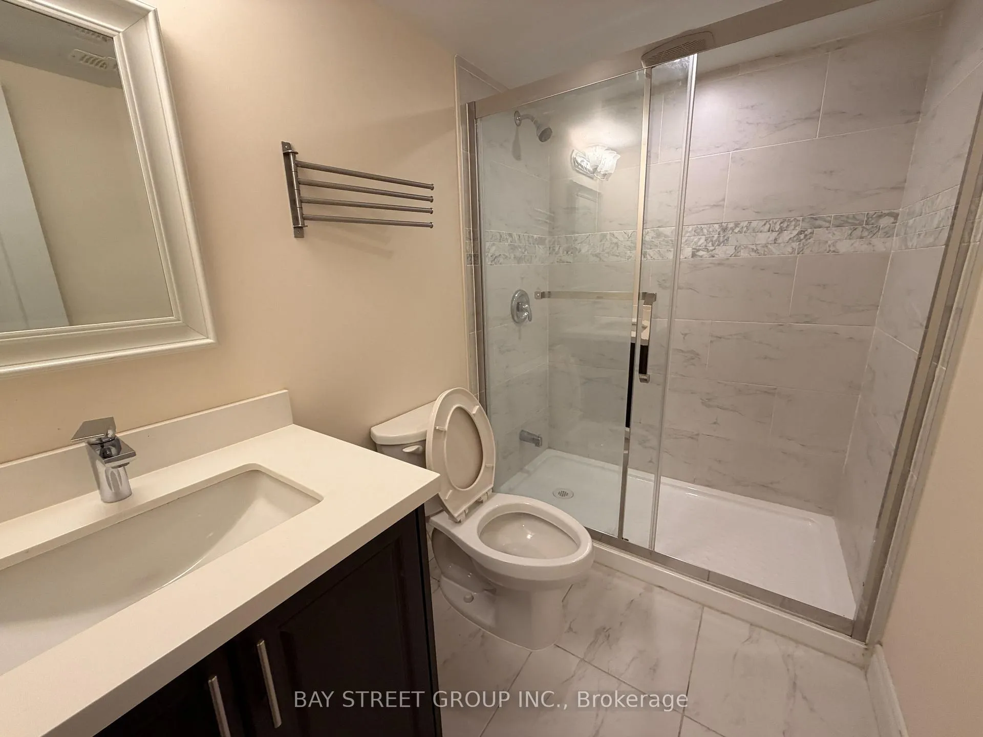 Photo 18 of 26 Campden Place, Markham, Berczy — HOMEH