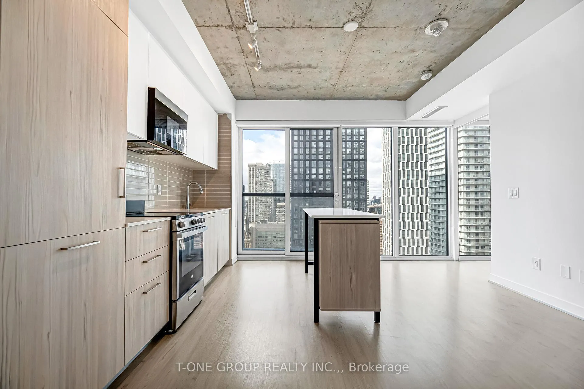 Photo 2 of Unit 2605, 65 Mutual Street, Toronto, Church-Yonge Corridor — HOMEH