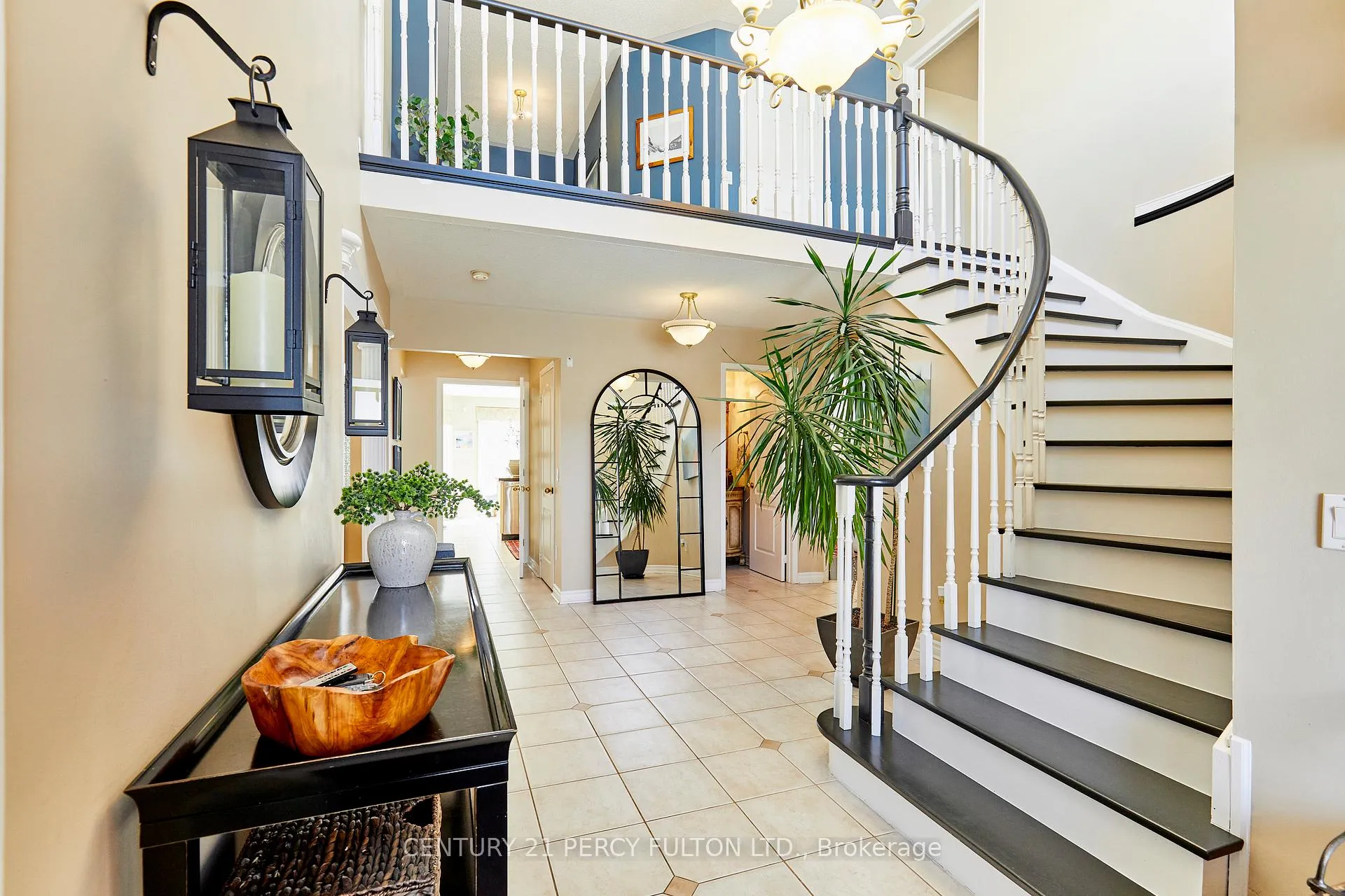 Photo 10 of 581 Carlton Road, Markham, Unionville — HOMEH