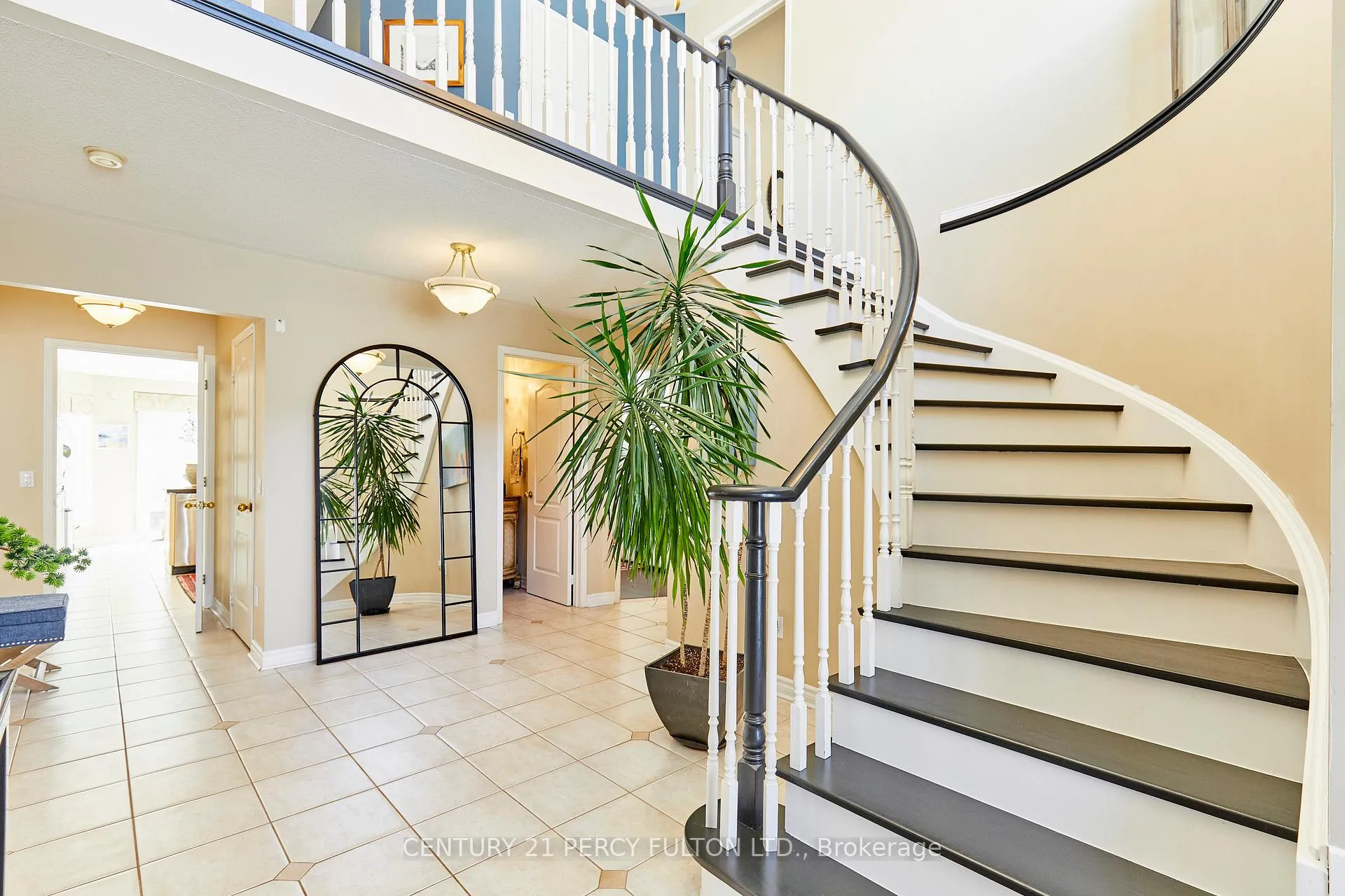Photo 11 of 581 Carlton Road, Markham, Unionville — HOMEH