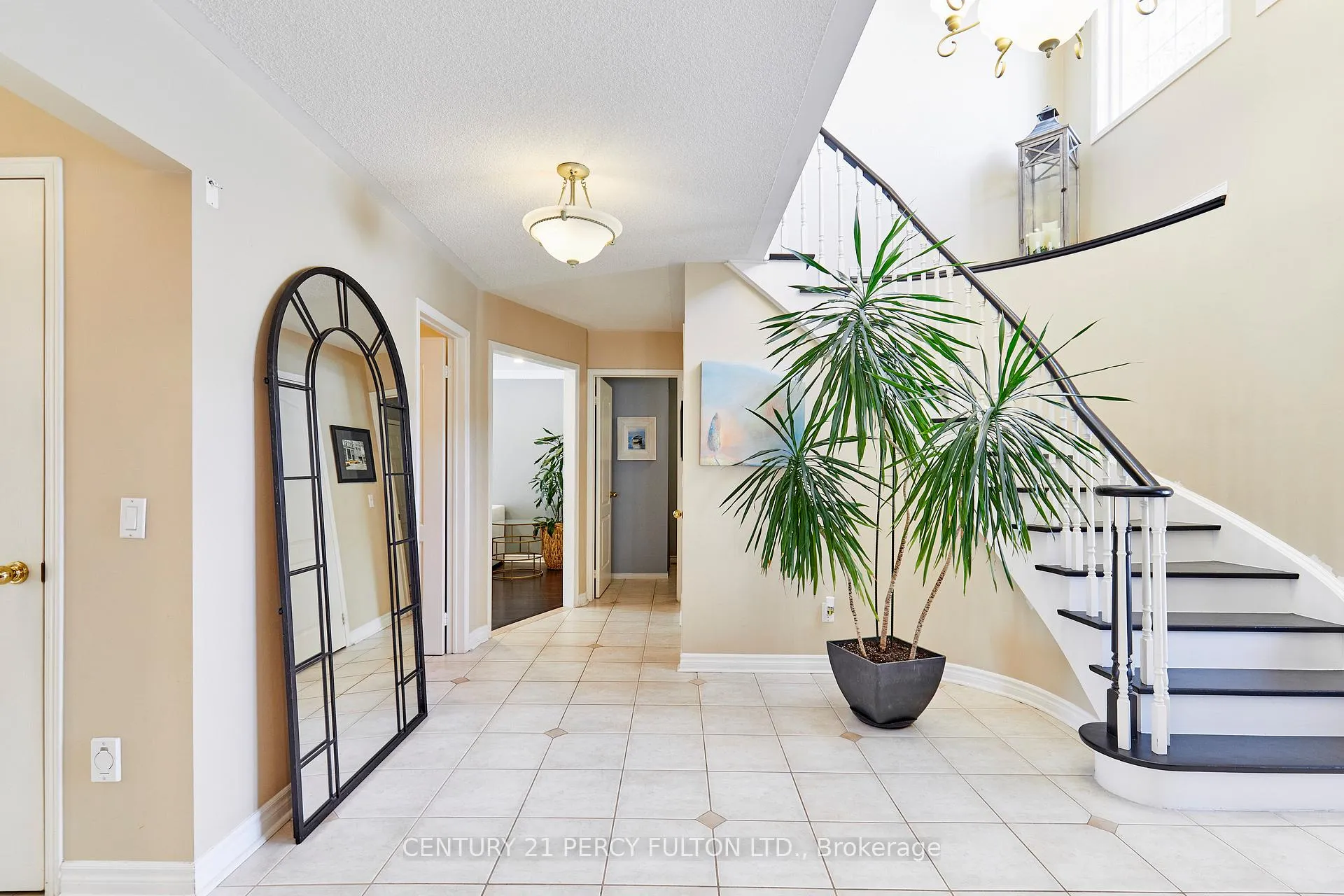 Photo 12 of 581 Carlton Road, Markham, Unionville — HOMEH