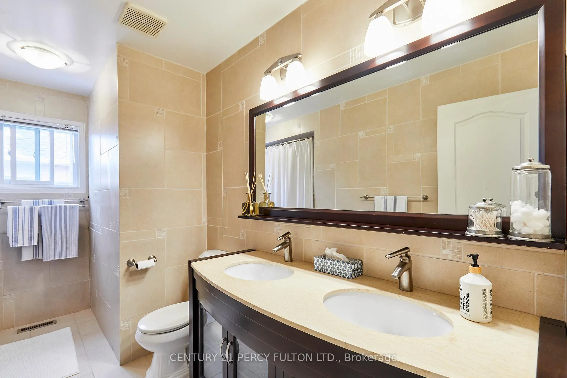 Photo 32 of 581 Carlton Road, Markham, Unionville — HOMEH
