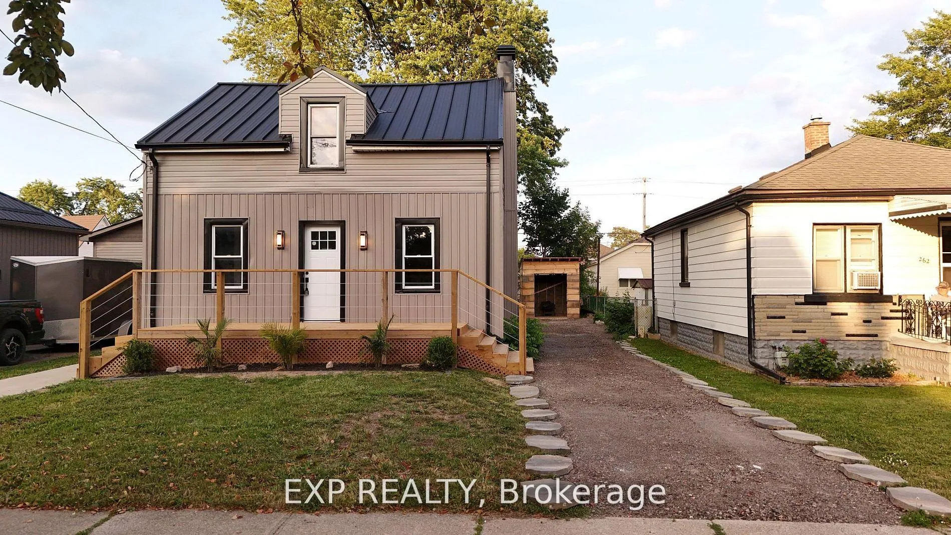 Front of 260 Wallace Avenue S