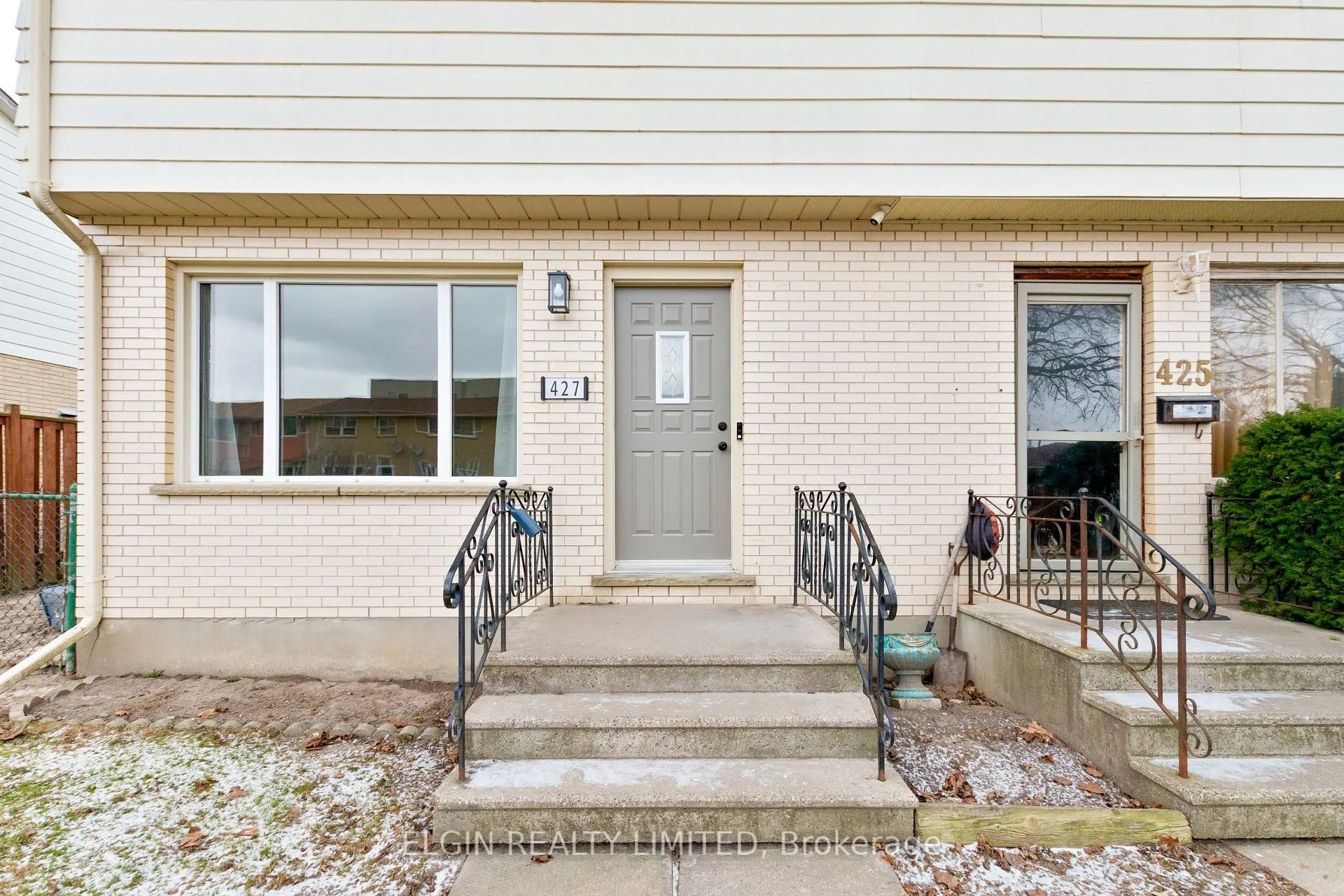 Photo 3 of 427 Forest Avenue, St. Thomas — HOMEH